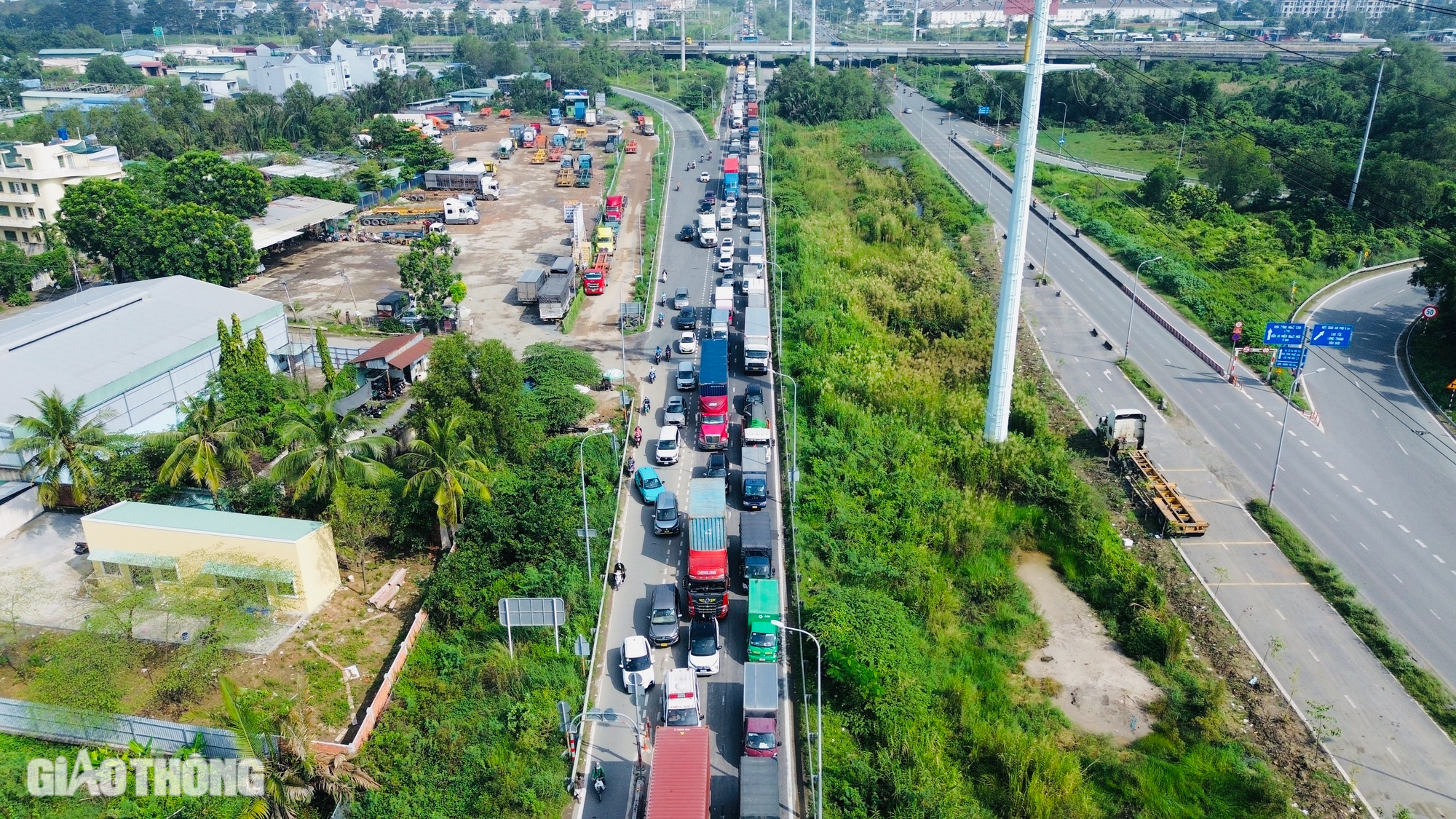 V&igrave; sao v&ograve;ng xoay Ph&uacute; Hữu kẹt cứng sau khi thu hẹp, lắp đặt đ&egrave;n giao th&ocirc;ng?- Ảnh 4.