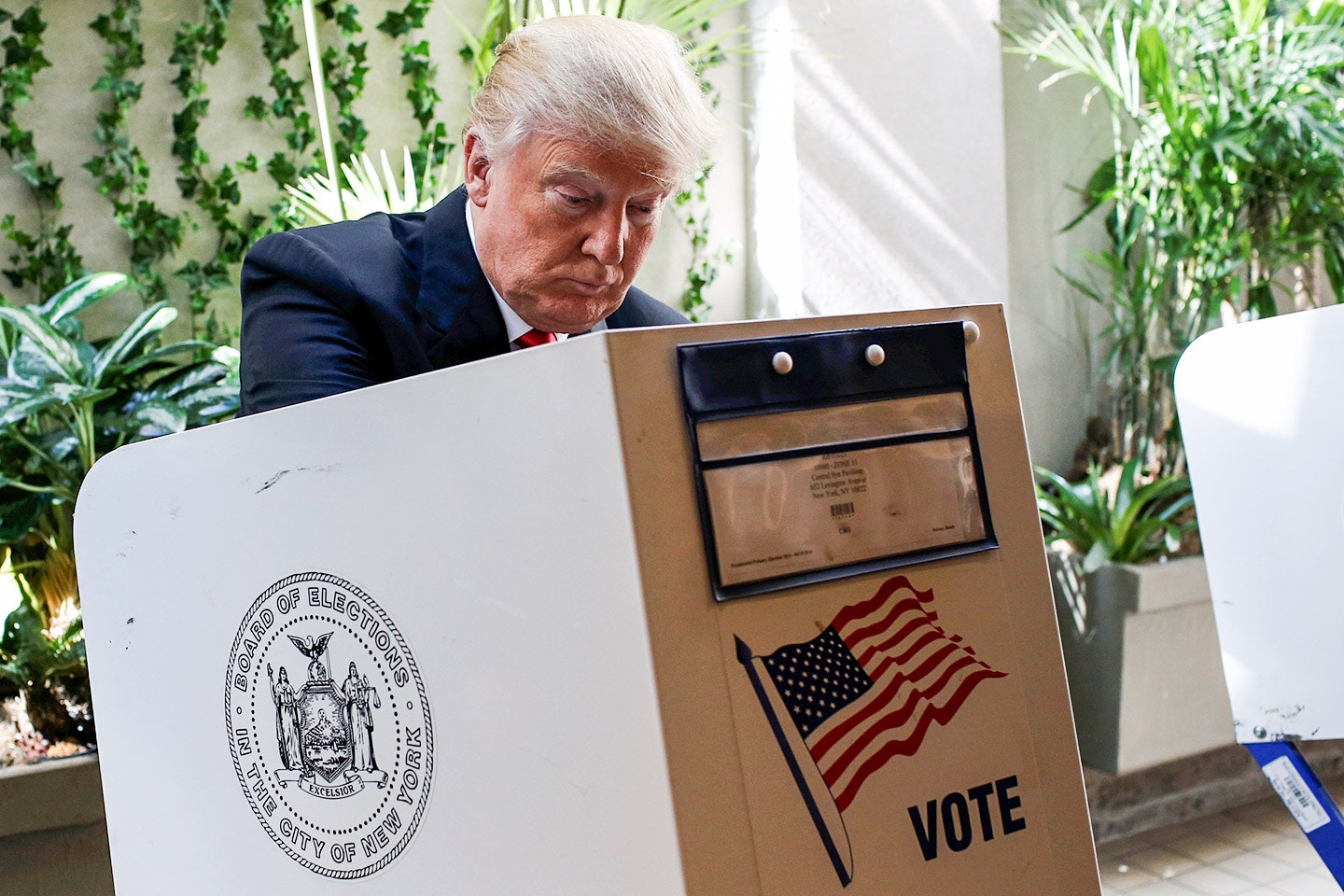 V&igrave; sao &ocirc;ng Trump vẫn được bỏ phiếu d&ugrave; bị kết tội h&igrave;nh sự?- Ảnh 1.