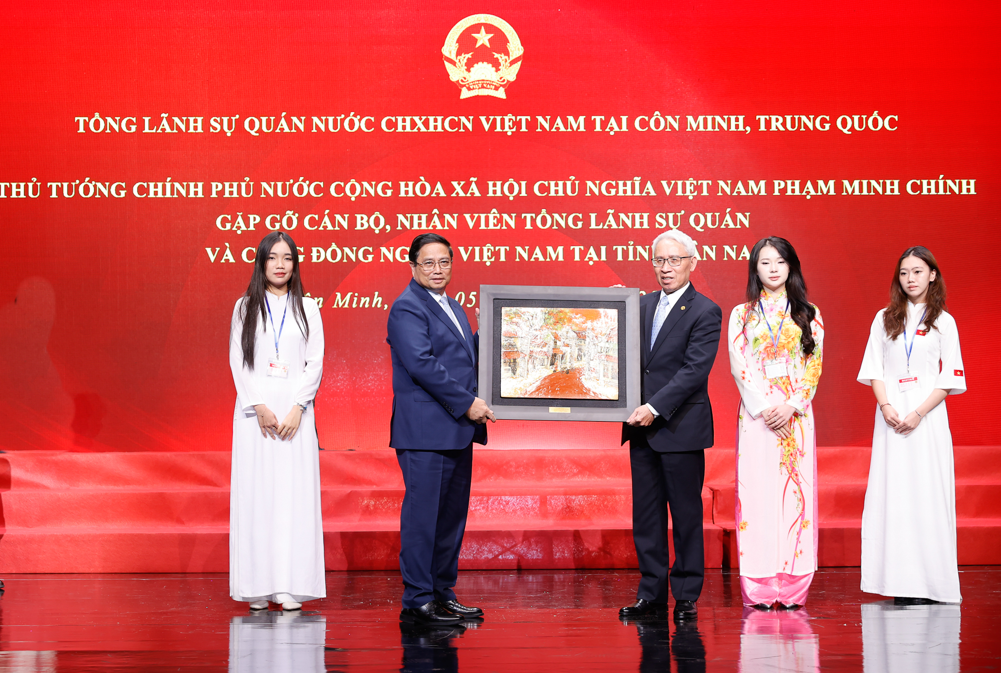 Thủ tướng dự lễ hội văn ho&aacute; - du lịch Việt Nam tại V&acirc;n Nam, Trung Quốc- Ảnh 7.