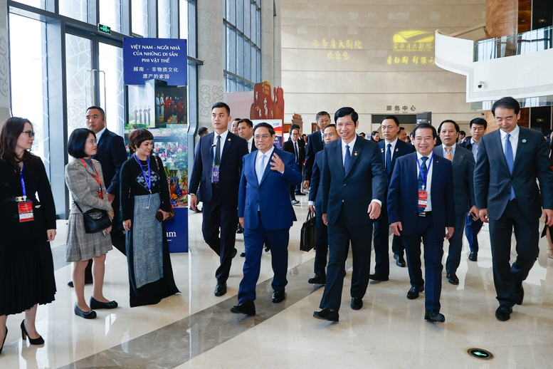 Thủ tướng dự lễ hội văn ho&aacute; - du lịch Việt Nam tại V&acirc;n Nam, Trung Quốc- Ảnh 1.