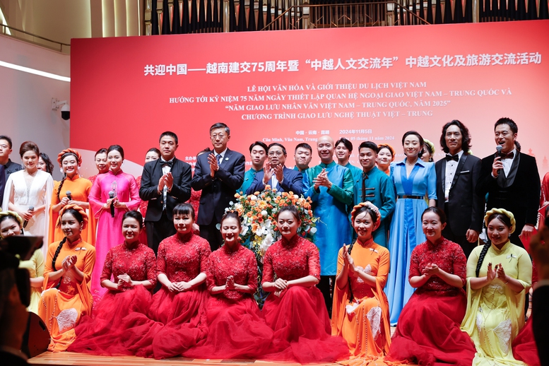 Thủ tướng dự lễ hội văn ho&aacute; - du lịch Việt Nam tại V&acirc;n Nam, Trung Quốc- Ảnh 3.