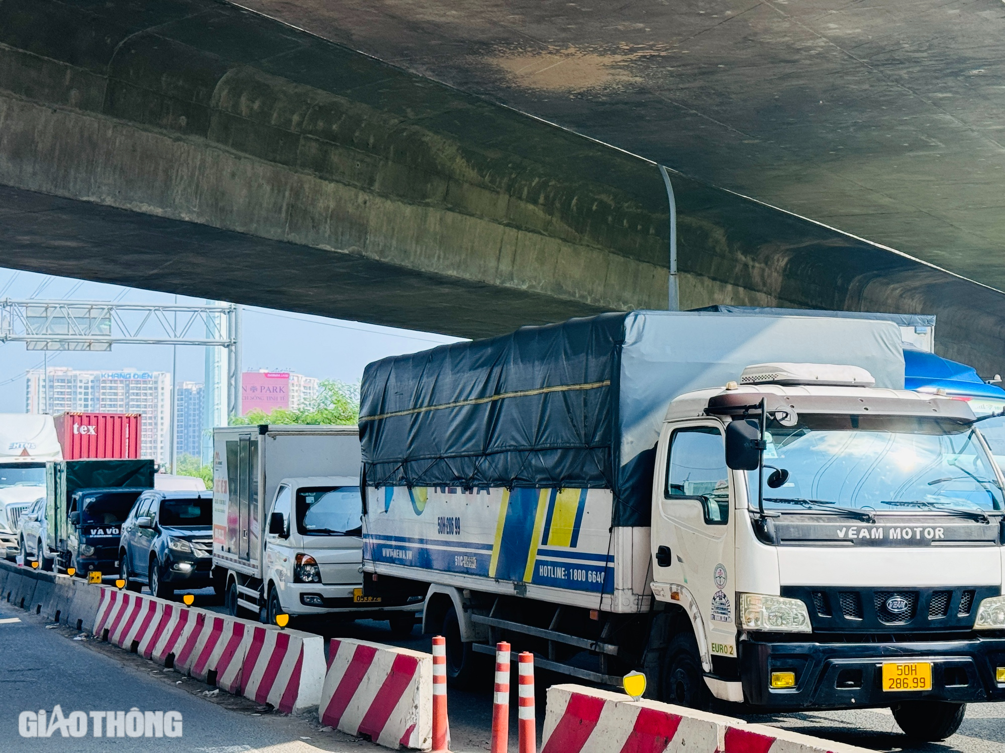 V&igrave; sao v&ograve;ng xoay Ph&uacute; Hữu kẹt cứng sau khi thu hẹp, lắp đặt đ&egrave;n giao th&ocirc;ng?- Ảnh 16.