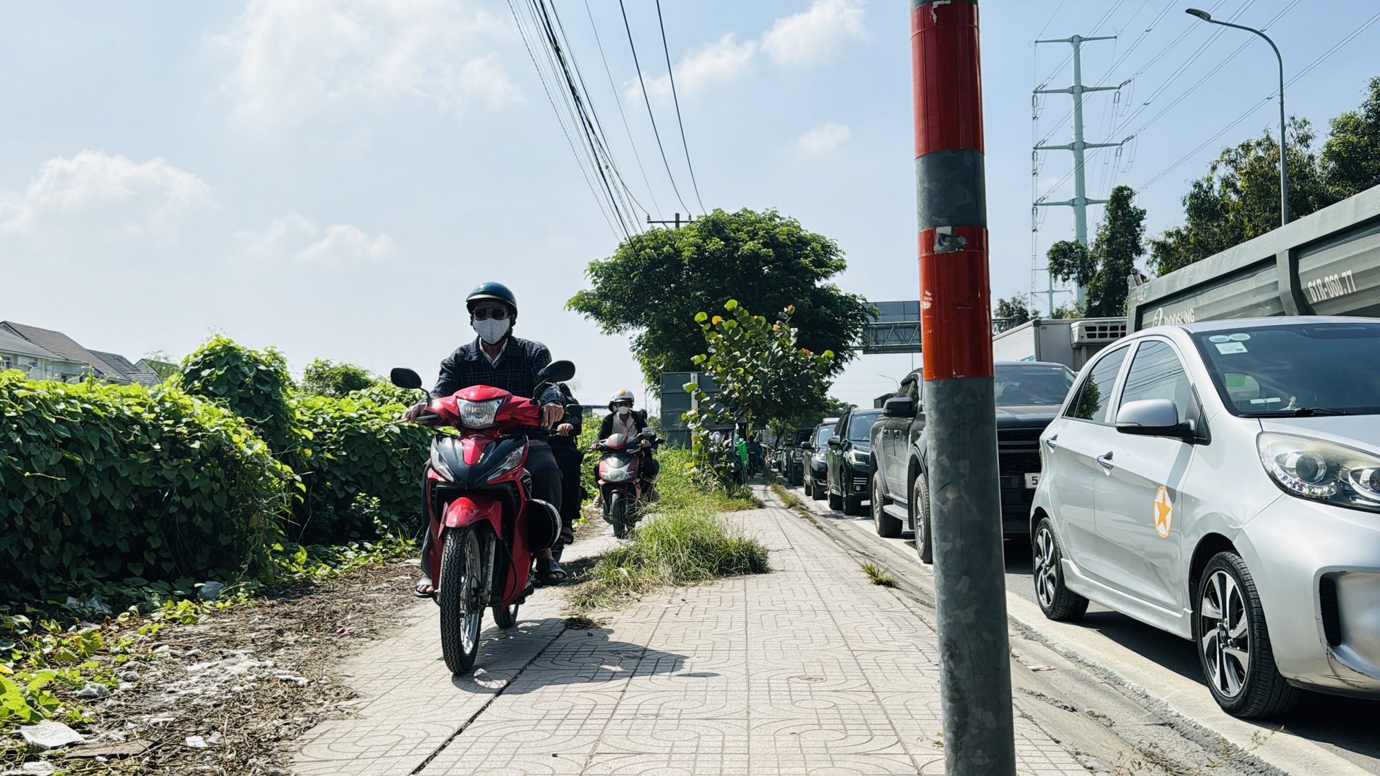 V&igrave; sao v&ograve;ng xoay Ph&uacute; Hữu kẹt cứng sau khi thu hẹp, lắp đặt đ&egrave;n giao th&ocirc;ng?- Ảnh 13.