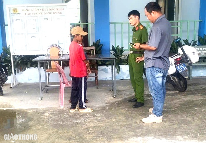 "Mắt thần" ph&aacute;t hiện nhiều trường hợp n&eacute;m đ&aacute; xuống cao tốc Cam L&acirc;m - Vĩnh Hảo- Ảnh 3.
