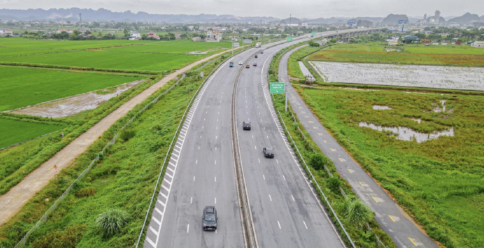 Thủ tướng: Sớm đề xuất, tr&igrave;nh Quốc hội cơ chế đặc th&ugrave; với c&aacute;c dự &aacute;n đường bộ cao tốc- Ảnh 1.