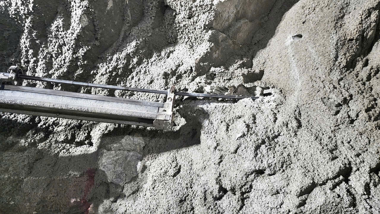 Cận cảnh đ&agrave;o n&uacute;i khoan hầm d&agrave;i nhất cao tốc Bắc - Nam- Ảnh 3.