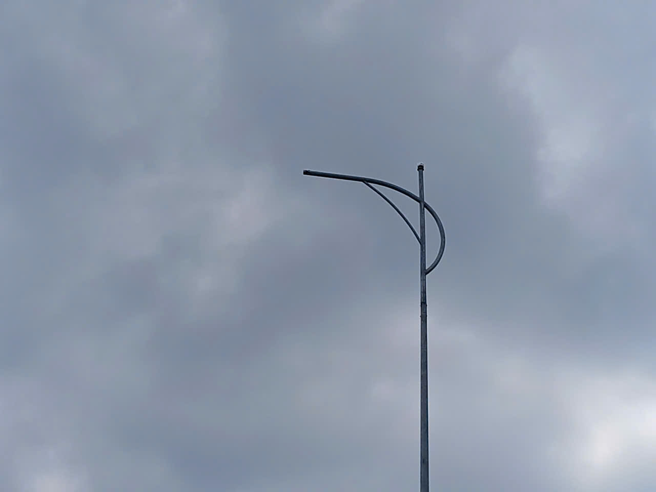 Cần Thơ: Nhiều đ&egrave;n chiếu s&aacute;ng tr&ecirc;n cầu V&agrave;m X&aacute;ng chỉ c&ograve;n trụ- Ảnh 4.