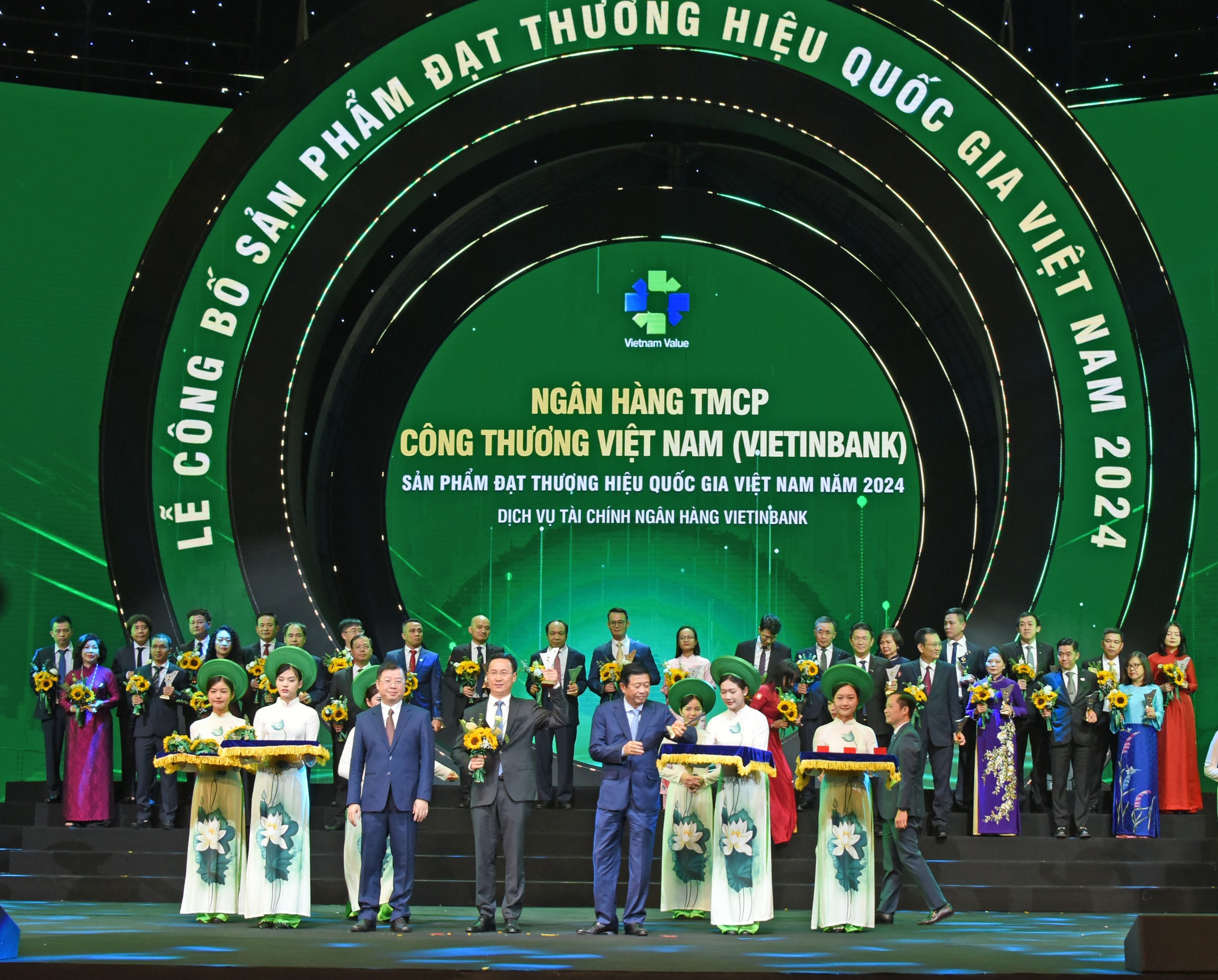 VietinBank lần thứ 8 li&ecirc;n tiếp được vinh danh Thương hiệu Quốc gia Việt Nam- Ảnh 1.