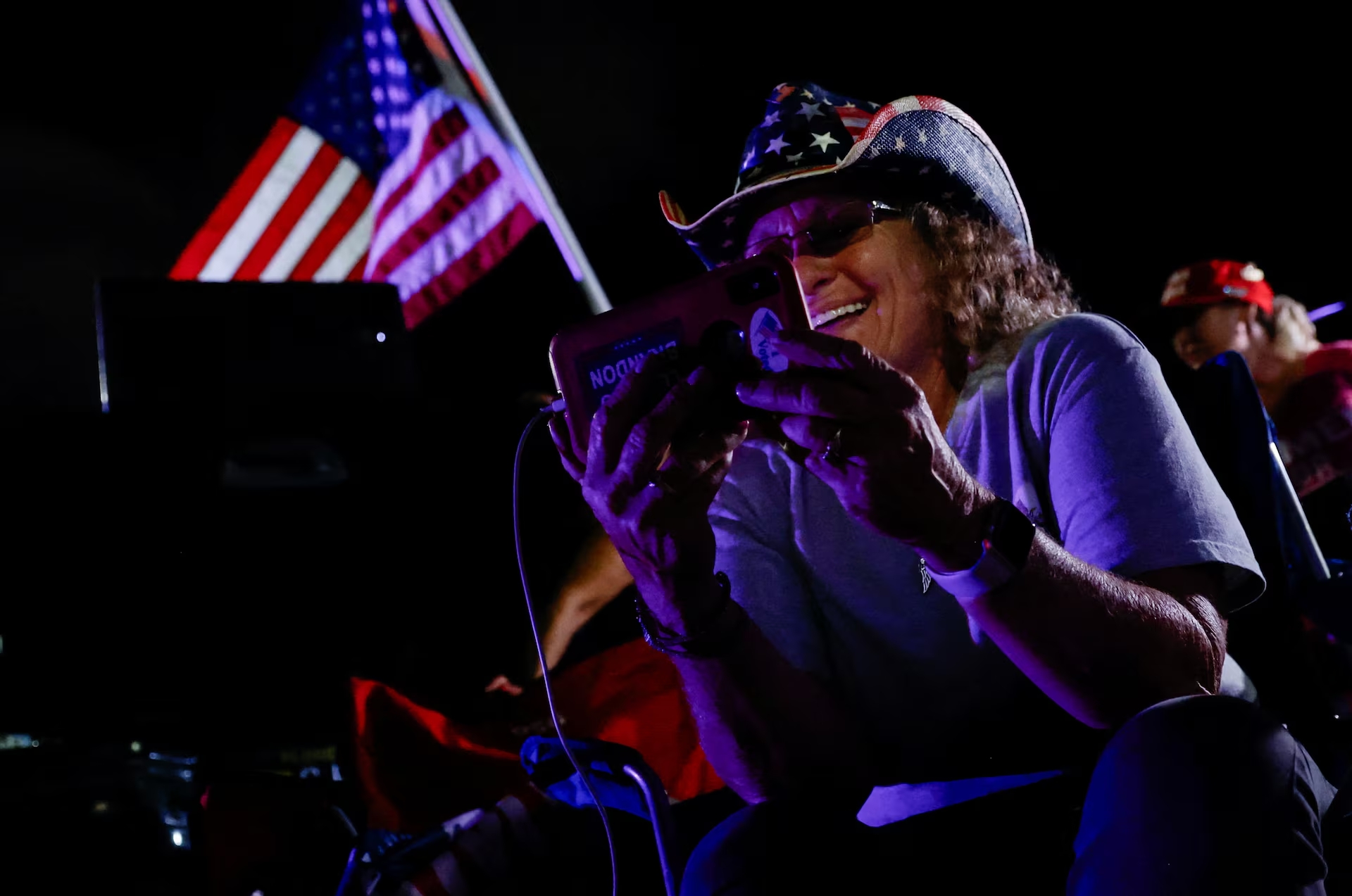 Những cảm x&uacute;c lẫn lộn khi &ocirc;ng Trump đ&aacute;nh bại b&agrave; Harris- Ảnh 11.