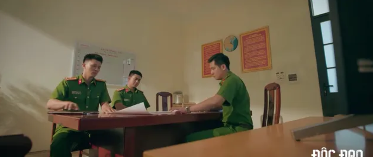 Độc đạo tập 31: Hồng bị đ&agrave;n em của trưởng bản Cừ cho "bay m&agrave;u"?- Ảnh 1.