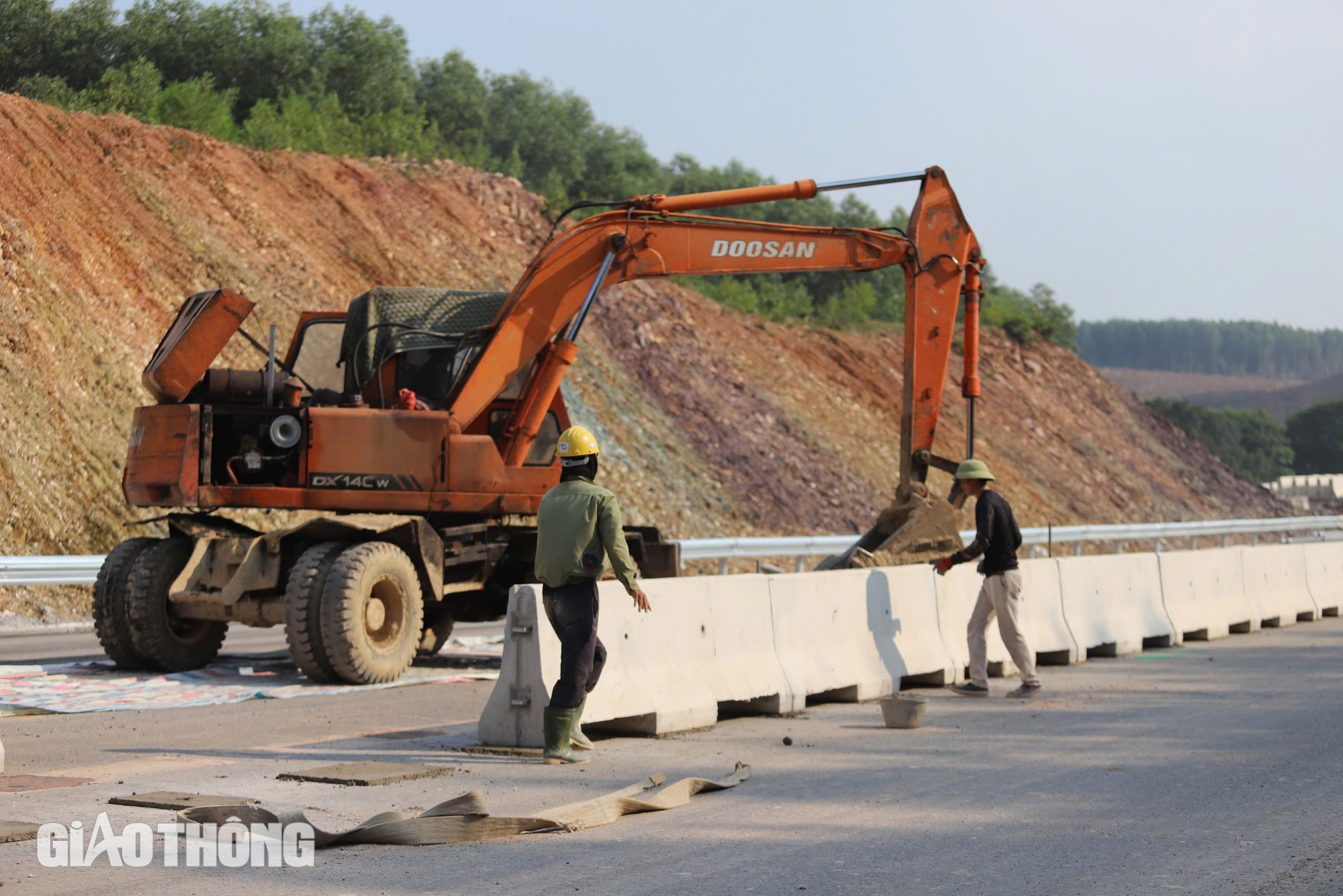 Cao tốc Bắc - Nam qua Quảng B&igrave;nh vượt tiến độ, sẵn s&agrave;ng th&ocirc;ng tuyến dịp 30/4/2025- Ảnh 6.