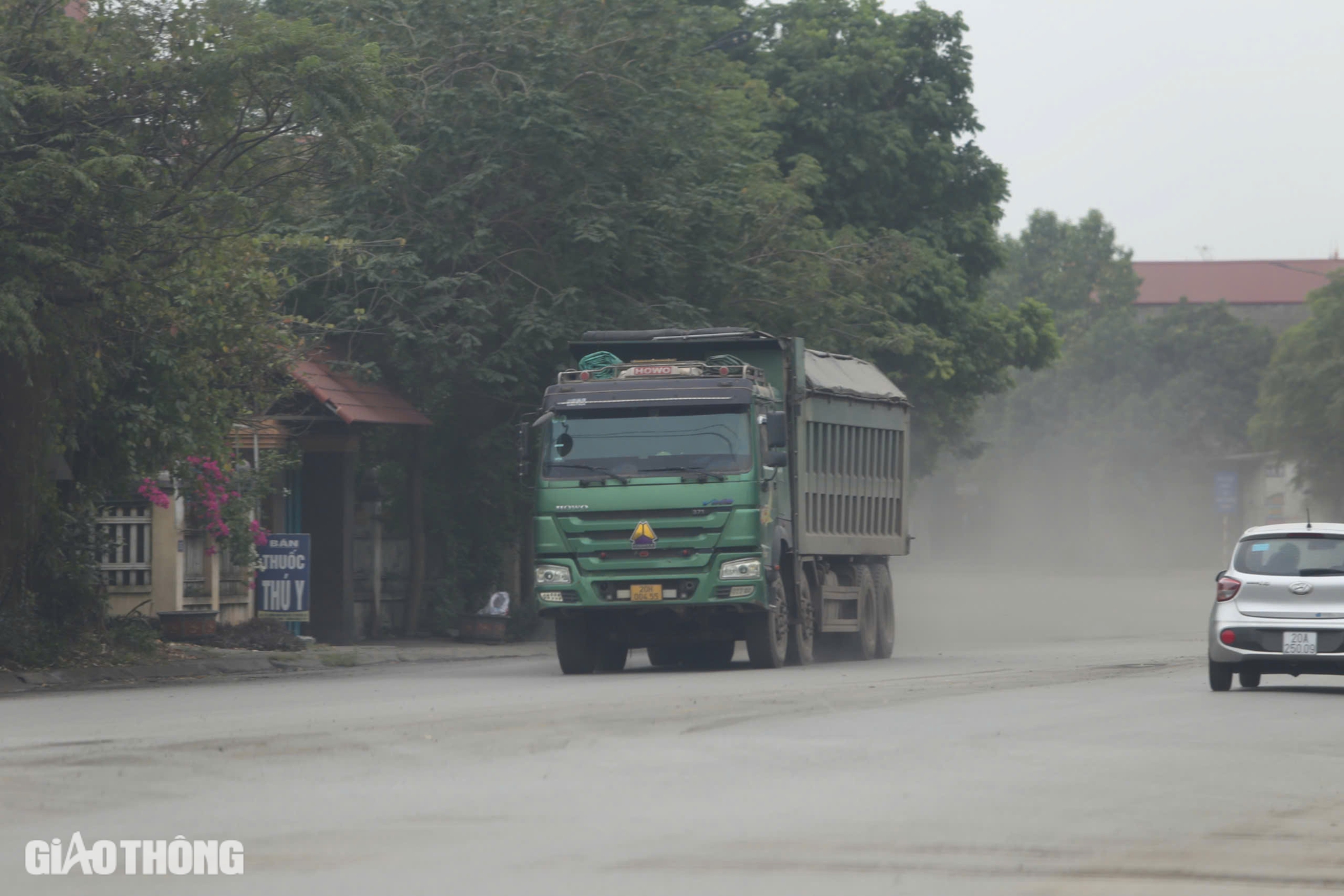 Người d&acirc;n khốn khổ v&igrave; xe tải nặng chạy qua khu d&acirc;n cư ở Th&aacute;i Nguy&ecirc;n- Ảnh 14.