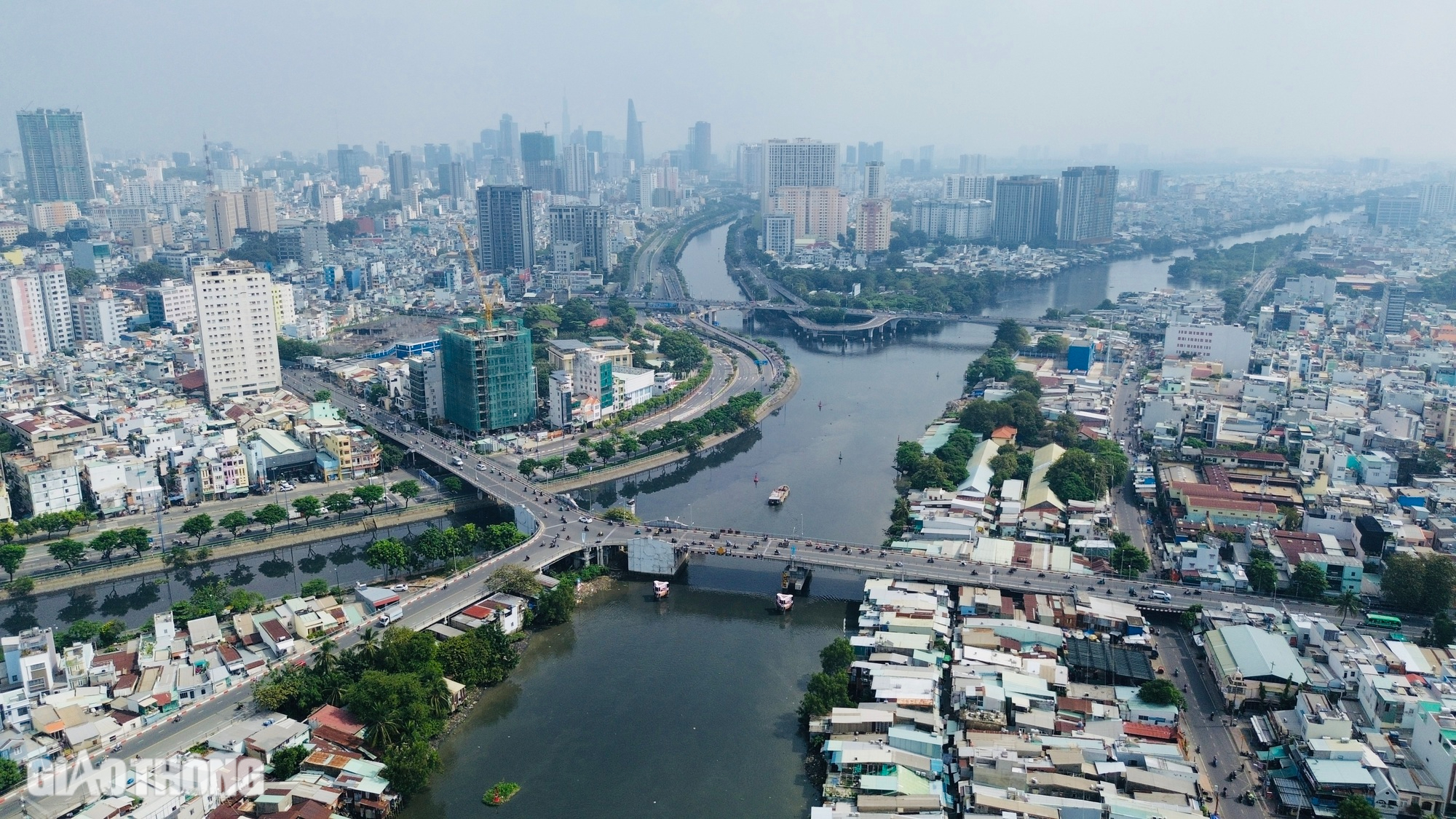 Người dân bờ Bắc kênh Đôi mong ngóng dự án triển khai để có cuộc sống mới- Ảnh 1. Người dân bờ Bắc kênh Đôi mong ngóng dự án triển khai để có cuộc sống mới- Ảnh 1.