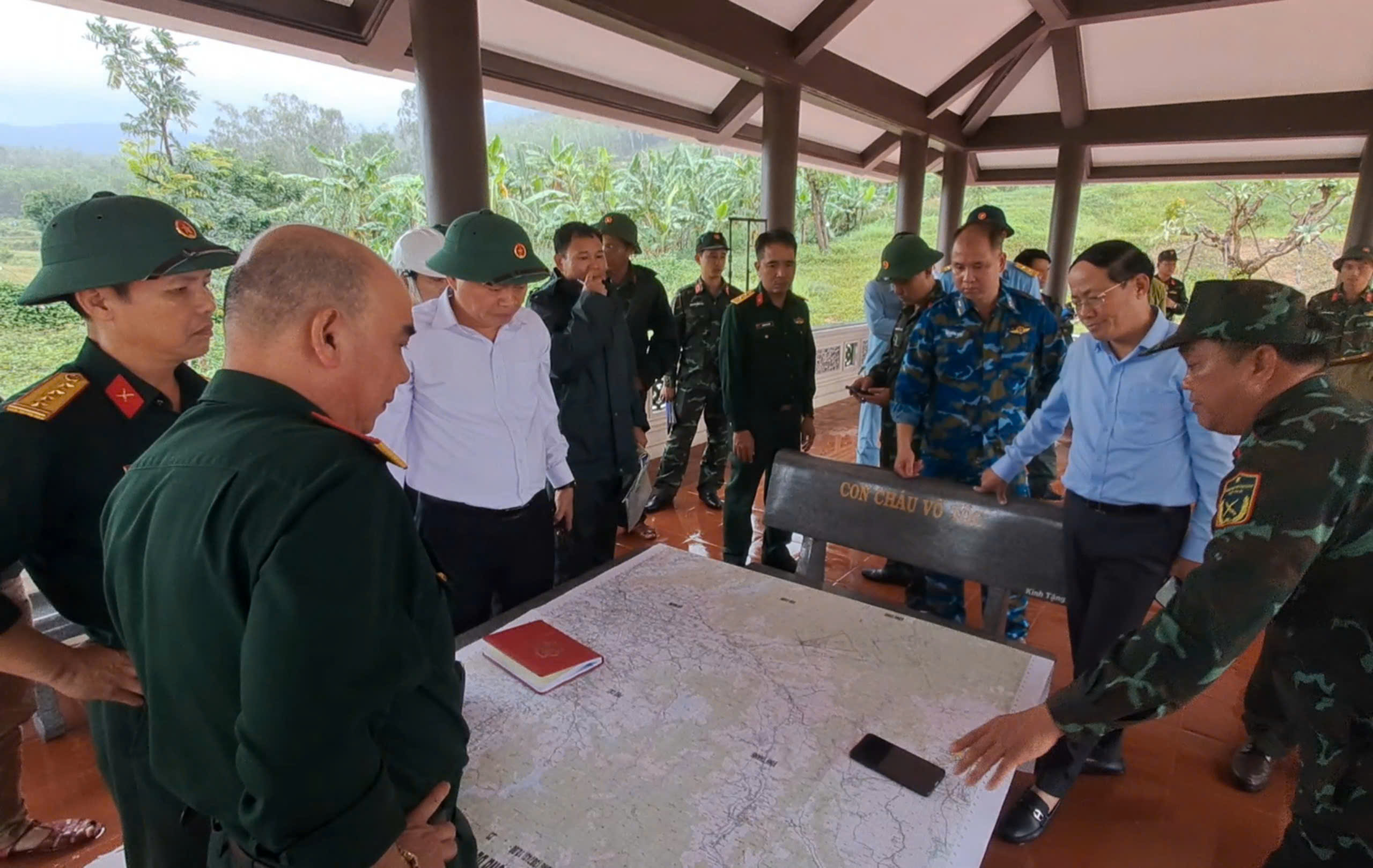 Rơi m&aacute;y bay qu&acirc;n sự tại B&igrave;nh Định: Đang t&igrave;m kiếm hai phi c&ocirc;ng- Ảnh 1.