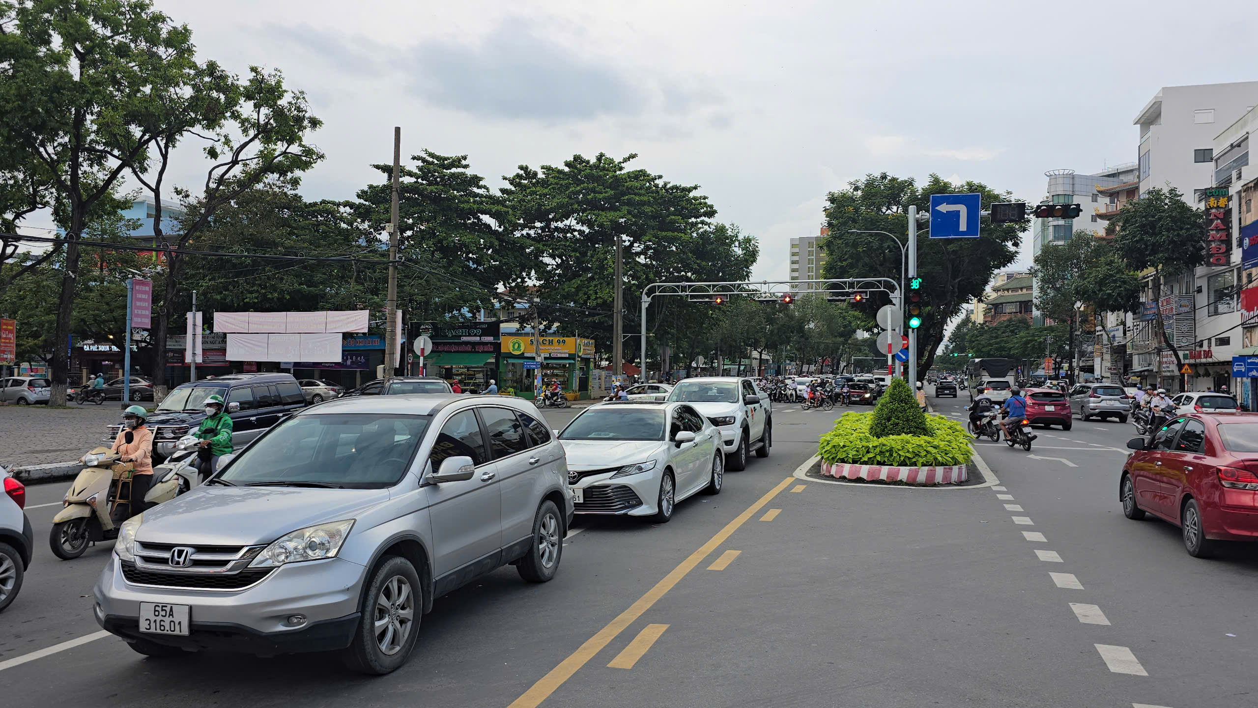 Đ&egrave;n t&iacute;n hiệu ở ng&atilde; năm trung t&acirc;m TP Cần Thơ hoạt động hiệu quả- Ảnh 11.