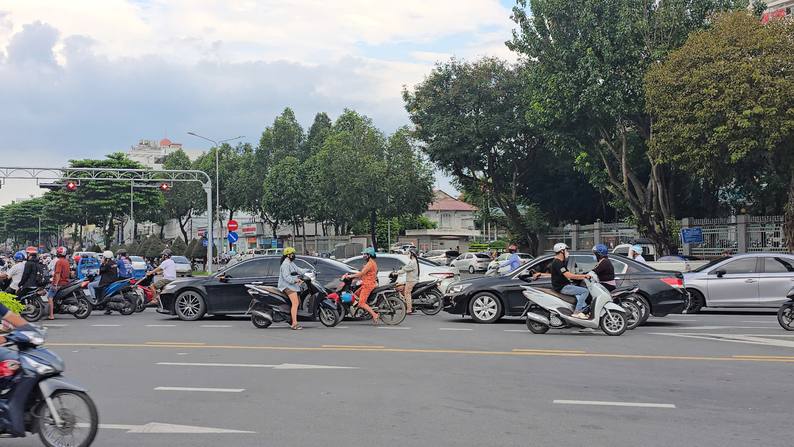 Đ&egrave;n t&iacute;n hiệu ở ng&atilde; năm trung t&acirc;m TP Cần Thơ hoạt động hiệu quả- Ảnh 4.