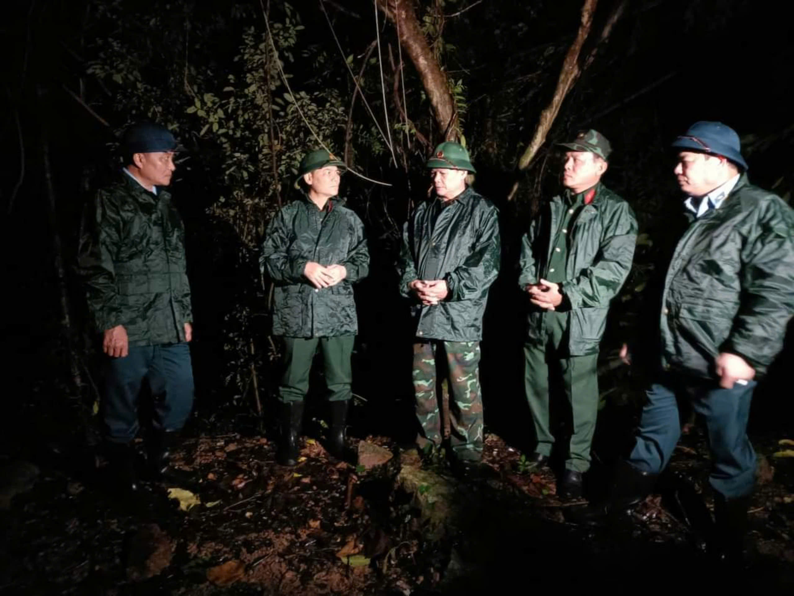 Rơi máy bay quân sự ở Bình Định: Đã tìm thấy phi công còn lại- Ảnh 2. Rơi máy bay quân sự ở Bình Định: Đã tìm thấy phi công còn lại- Ảnh 2.