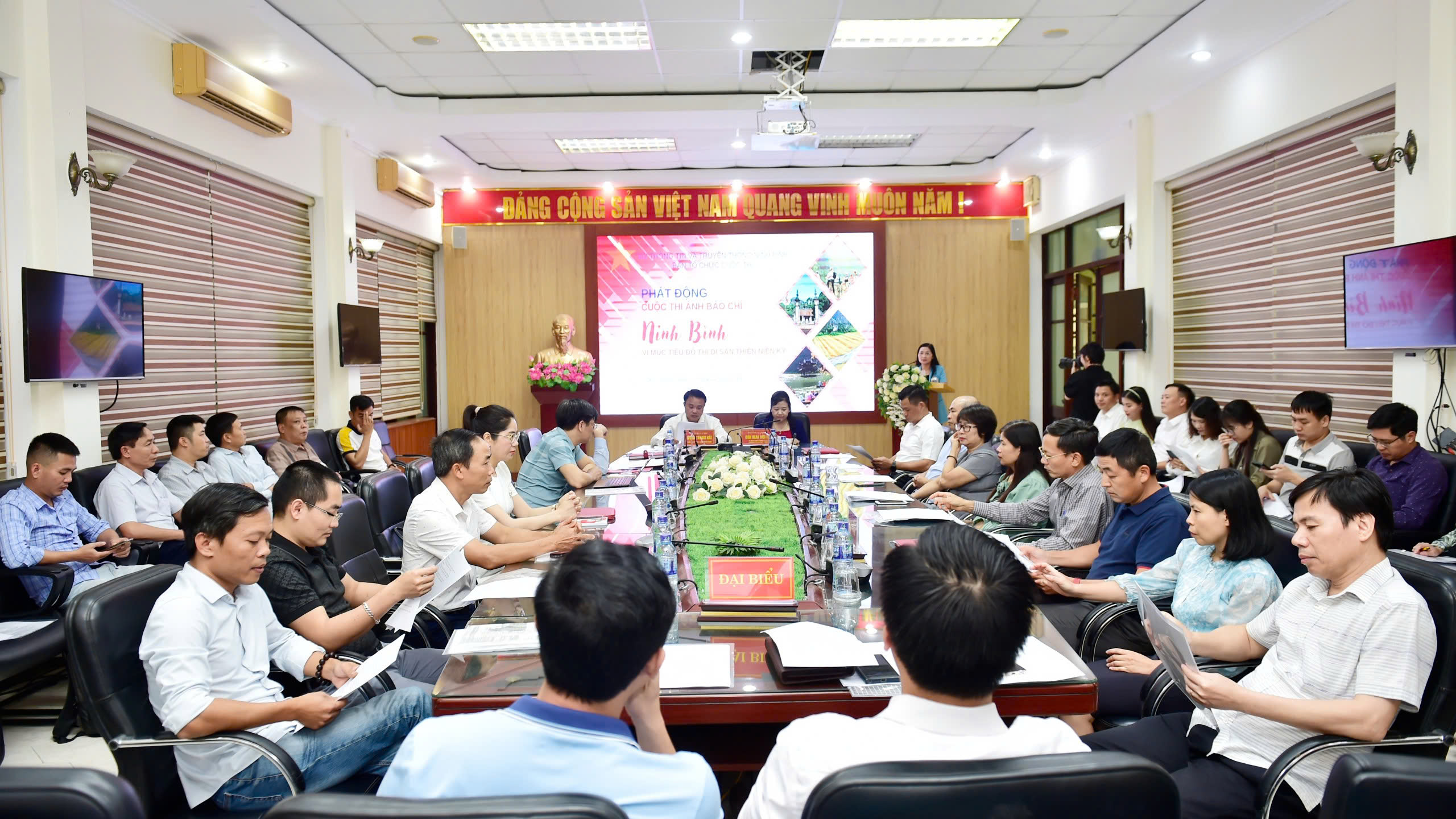 Ph&aacute;t động cuộc thi ảnh b&aacute;o ch&iacute; "Ninh B&igrave;nh v&igrave; mục ti&ecirc;u đ&ocirc; thị di sản thi&ecirc;n ni&ecirc;n kỷ"- Ảnh 1.