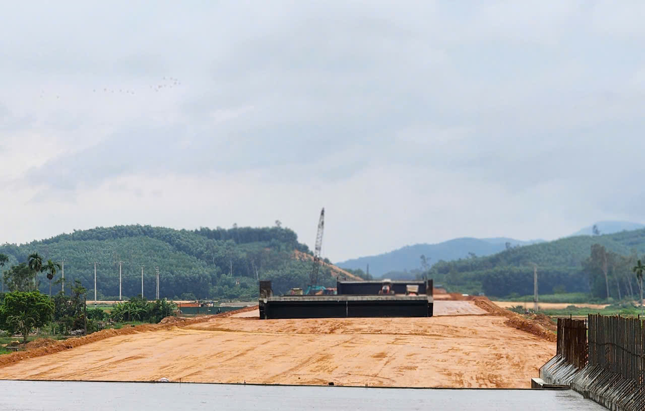 Quảng Ng&atilde;i kiến nghị mở th&ecirc;m n&uacute;t giao, n&acirc;ng cấp những tuyến đường n&agrave;o nối cao tốc?- Ảnh 4.