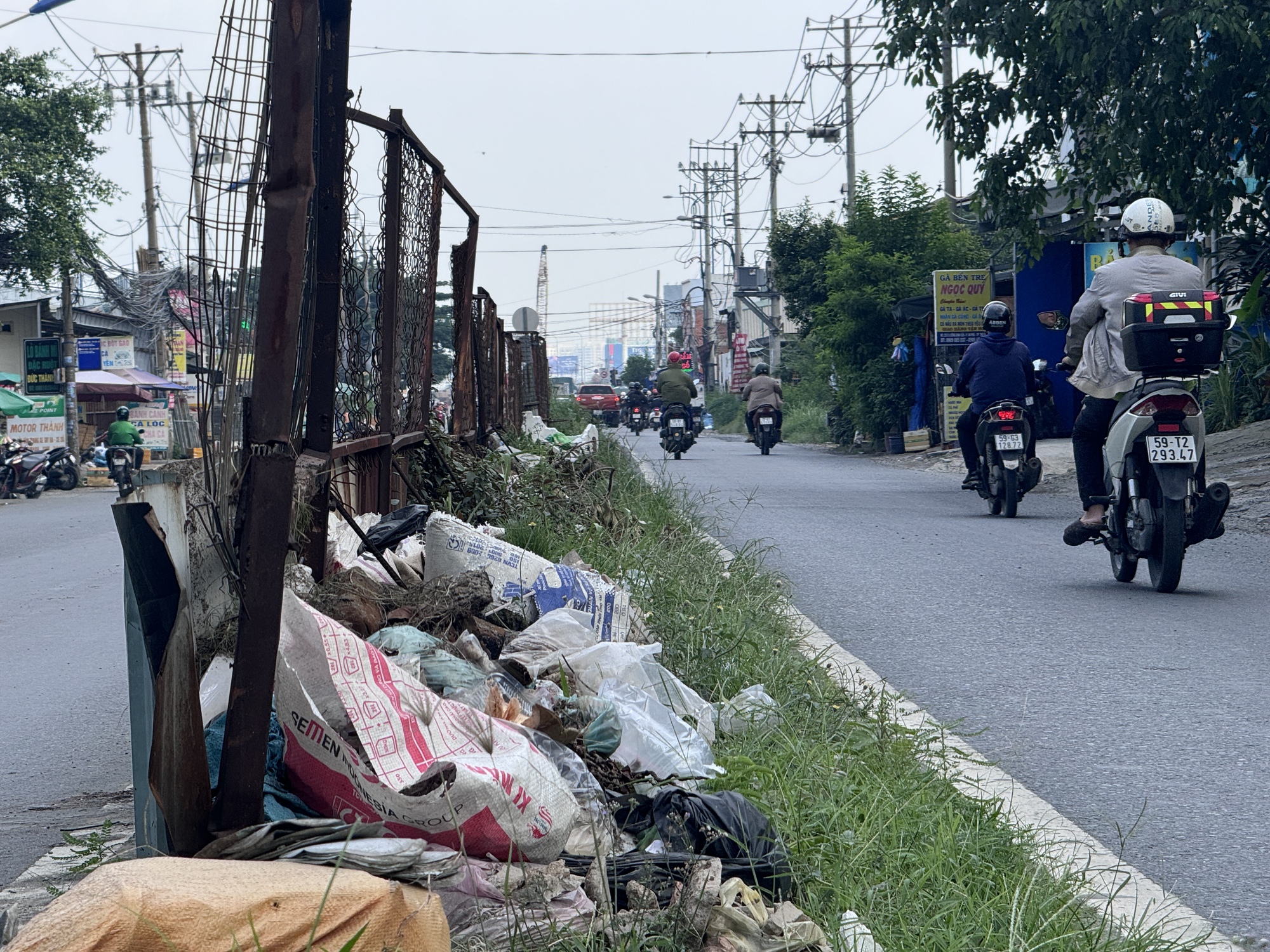 Cận cảnh khu đất 22.000m2 chưa GPMB, nguy cơ khiến n&uacute;t giao An Ph&uacute; vỡ tiến độ- Ảnh 7.