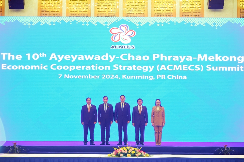 Thủ tướng: Thu h&uacute;t t&agrave;i ch&iacute;nh xanh cho ph&aacute;t triển giao th&ocirc;ng, vận tải &iacute;t ph&aacute;t thải- Ảnh 5.