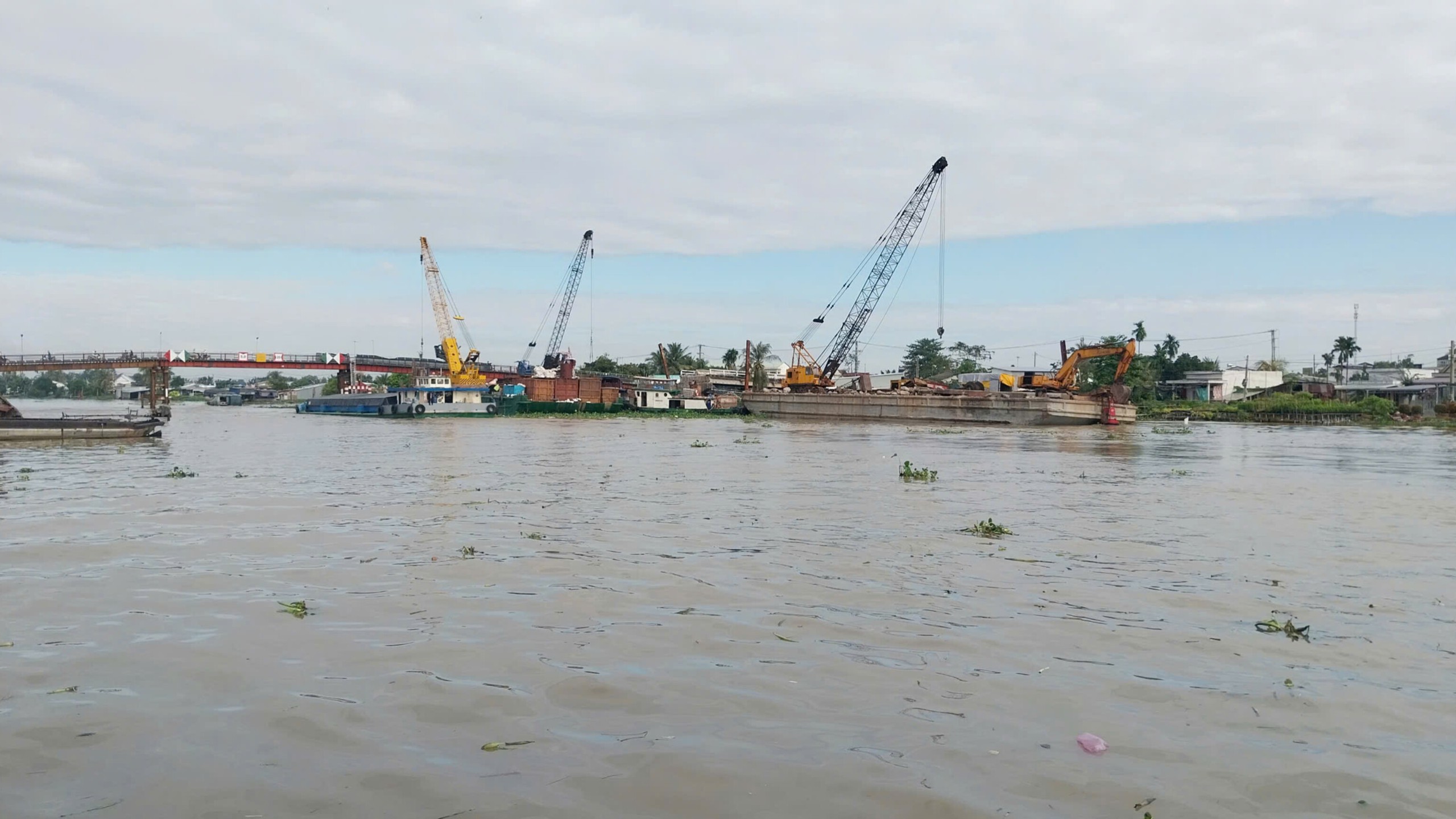 V&igrave; sao nh&agrave; thầu kh&oacute; thi c&ocirc;ng dự &aacute;n n&acirc;ng tĩnh kh&ocirc;ng cầu Sa Đ&eacute;c ở Đồng Th&aacute;p?- Ảnh 1.