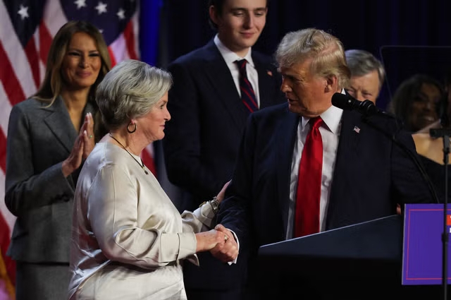 "Qu&yacute; b&agrave; băng gi&aacute;" vừa được &ocirc;ng Trump chọn l&agrave;m Ch&aacute;nh văn ph&ograve;ng Nh&agrave; Trắng l&agrave; ai? - Ảnh 1.