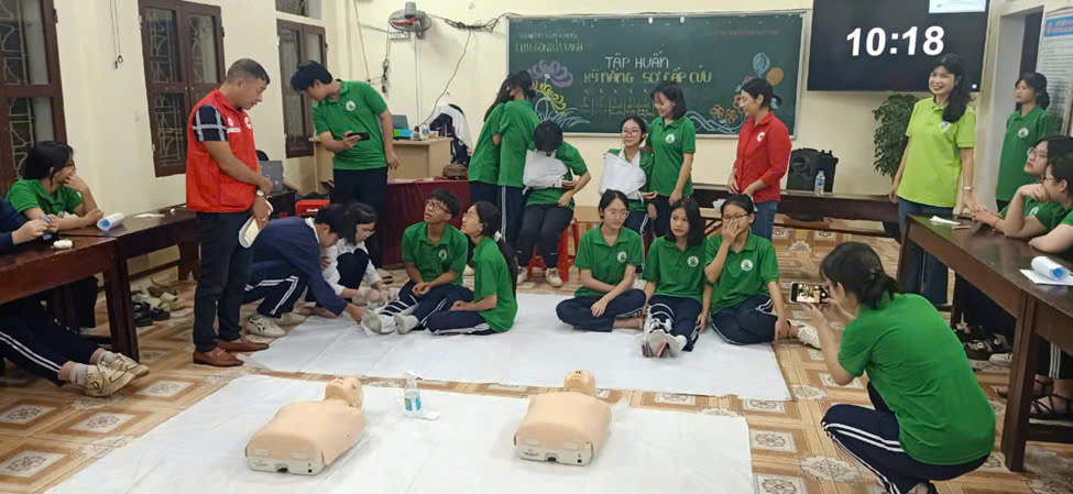 Nam Định trang bị kỹ năng sơ cấp cứu ph&ograve;ng tr&aacute;nh tai nạn thương t&iacute;ch cho học sinh- Ảnh 1.