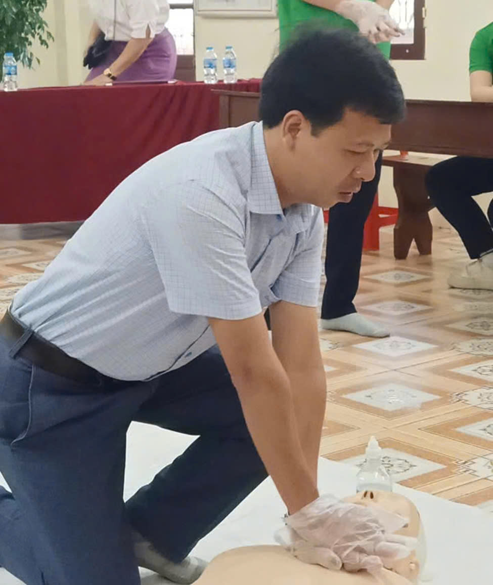 Nam Định trang bị kỹ năng sơ cấp cứu ph&ograve;ng tr&aacute;nh tai nạn thương t&iacute;ch cho học sinh- Ảnh 2.