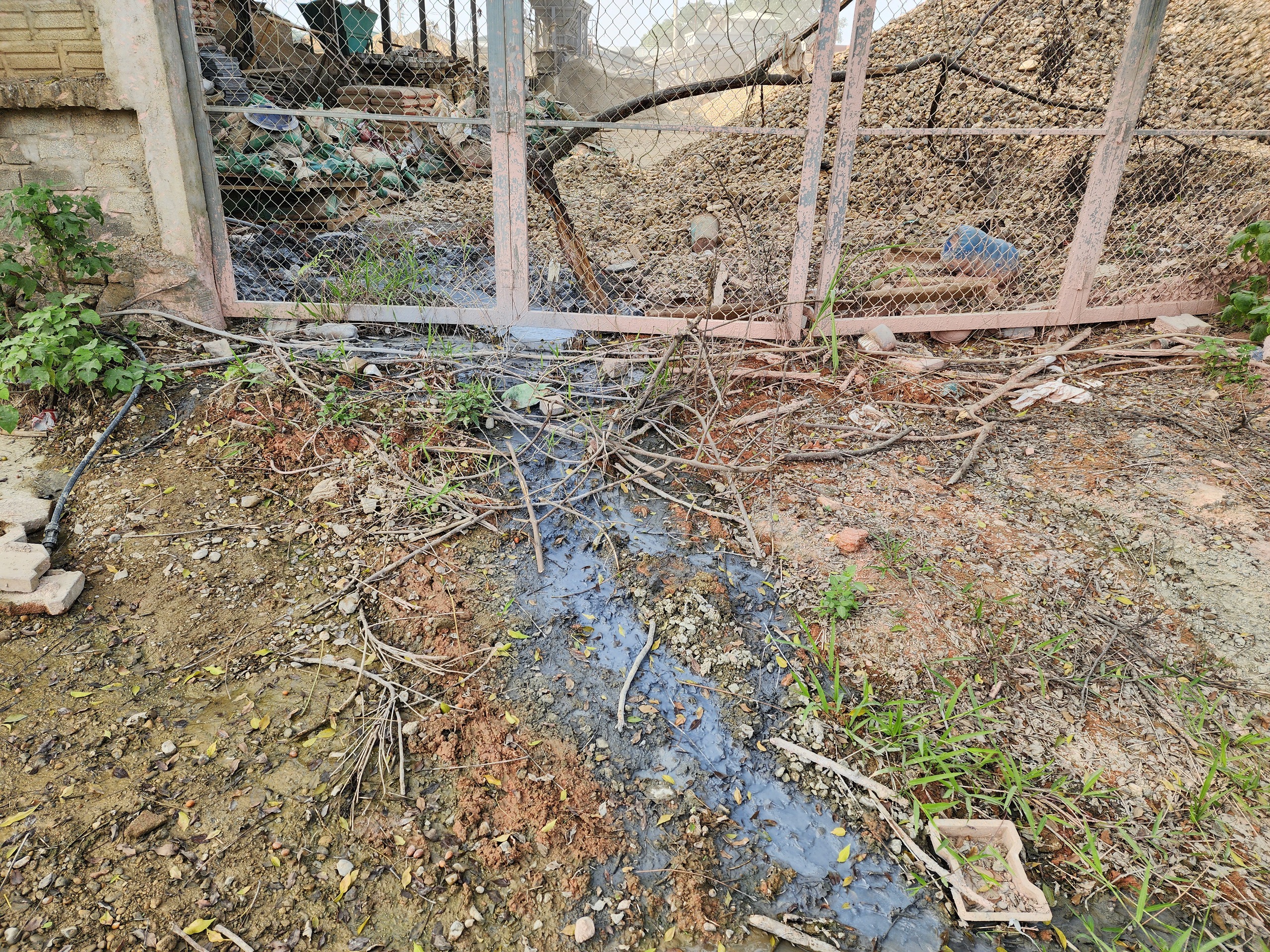 Tuyên Quang: Chất thải xi măng phủ kín bãi bồi ven sông, người dân lo sợ ô nhiễm- Ảnh 15. Tuyên Quang: Chất thải xi măng phủ kín bãi bồi ven sông, người dân lo sợ ô nhiễm- Ảnh 15.