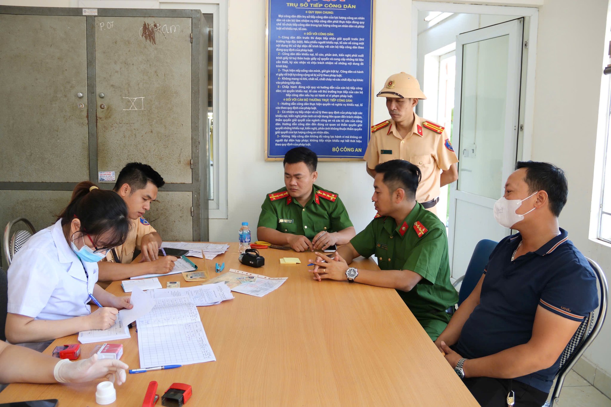 Hải Ph&ograve;ng: Kiểm tra xe kh&aacute;ch, ph&aacute;t hiện 2 t&agrave;i xế dương t&iacute;nh với ma t&uacute;y- Ảnh 1.