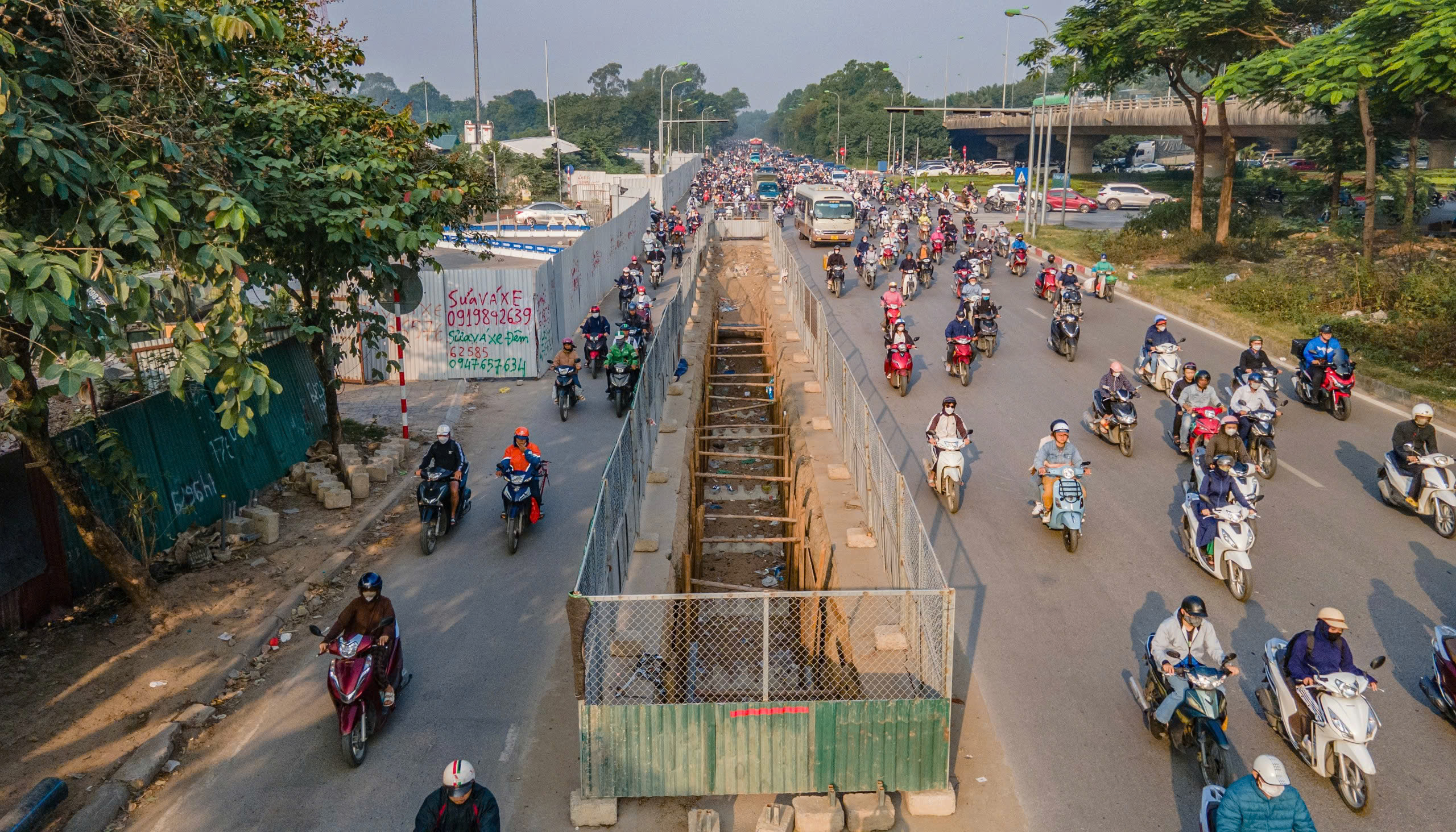 L&ocirc; cốt "bủa v&acirc;y" l&ograve;ng đường, H&agrave; Nội tắc c&agrave;ng th&ecirc;m tắc- Ảnh 13.