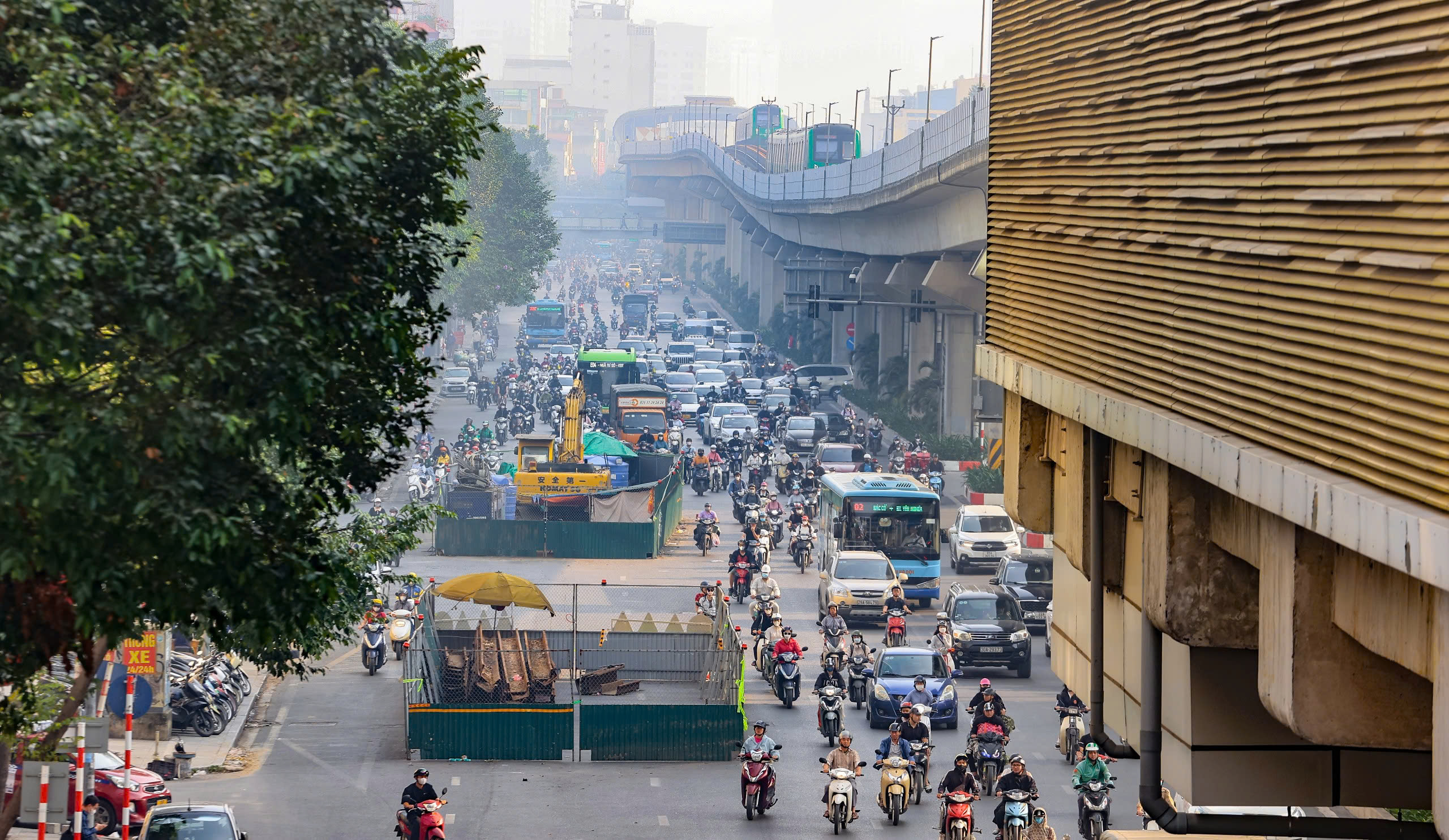 L&ocirc; cốt "bủa v&acirc;y" l&ograve;ng đường, H&agrave; Nội tắc c&agrave;ng th&ecirc;m tắc- Ảnh 5.
