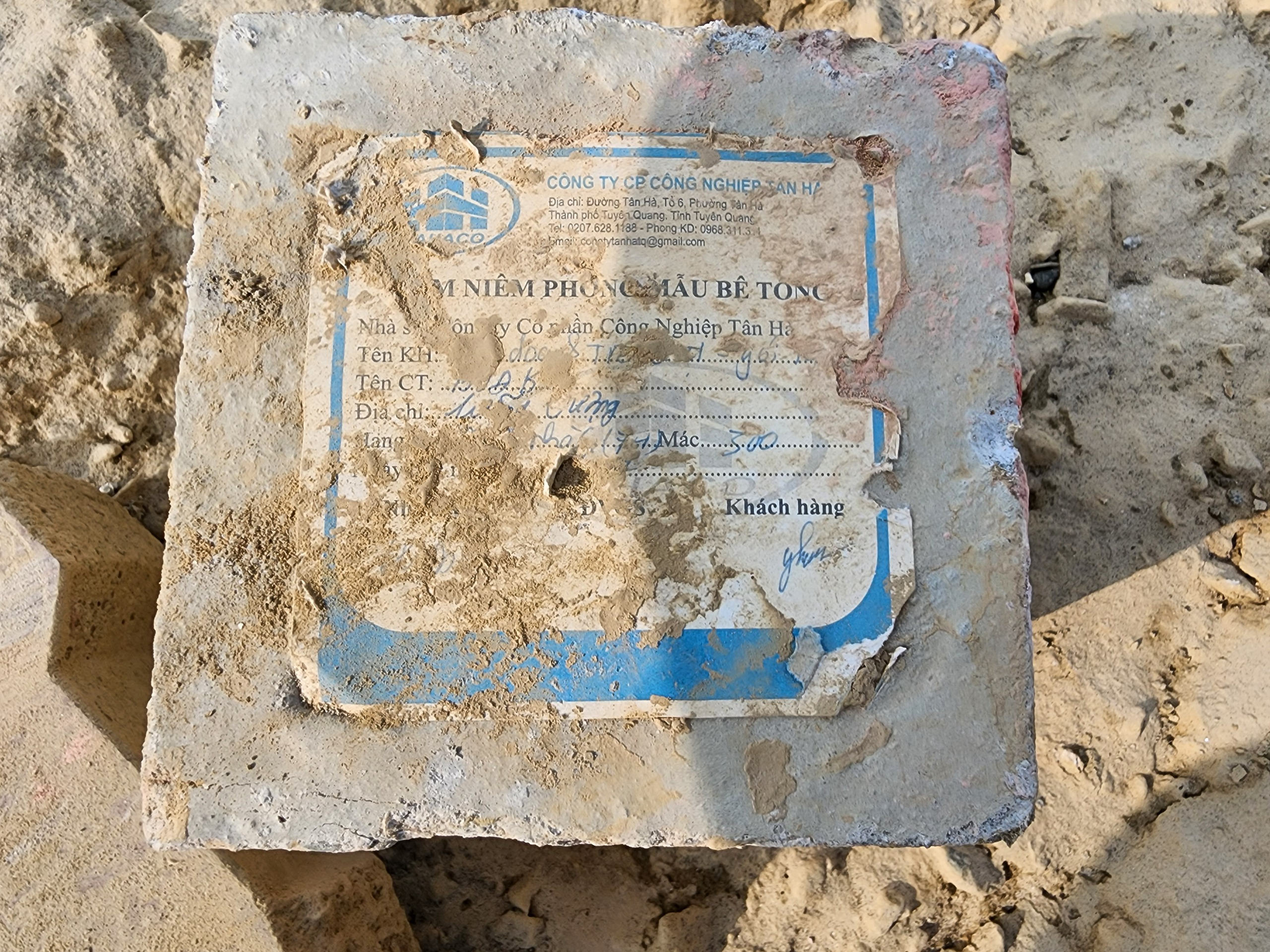 Tuyên Quang: Chất thải xi măng phủ kín bãi bồi ven sông, người dân lo sợ ô nhiễm- Ảnh 16. Tuyên Quang: Chất thải xi măng phủ kín bãi bồi ven sông, người dân lo sợ ô nhiễm- Ảnh 16.