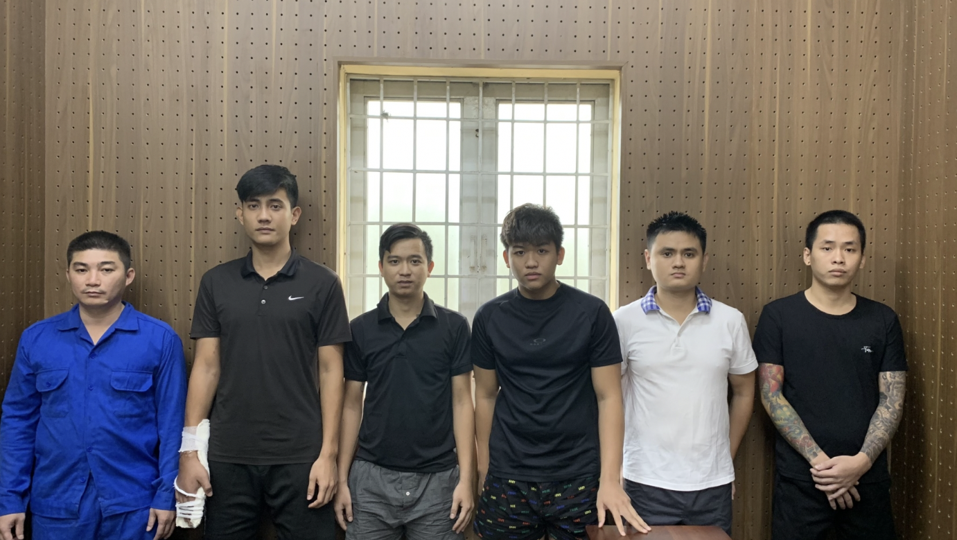 Bắt 8 đối tượng d&ugrave;ng s&uacute;ng, m&atilde; tấu hỗn chiến tr&ecirc;n đường phố Bi&ecirc;n H&ograve;a- Ảnh 2.