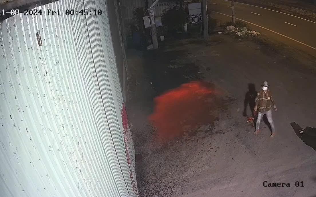 Long An: C&ocirc;ng an truy bắt đối tượng tạt nước sơn v&agrave;o kho gạo tr&ecirc;n QL1