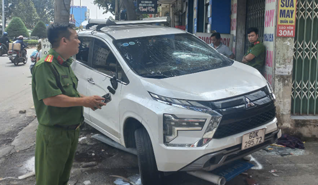 Bắt 8 đối tượng d&ugrave;ng s&uacute;ng, m&atilde; tấu hỗn chiến tr&ecirc;n đường phố Bi&ecirc;n H&ograve;a- Ảnh 1.