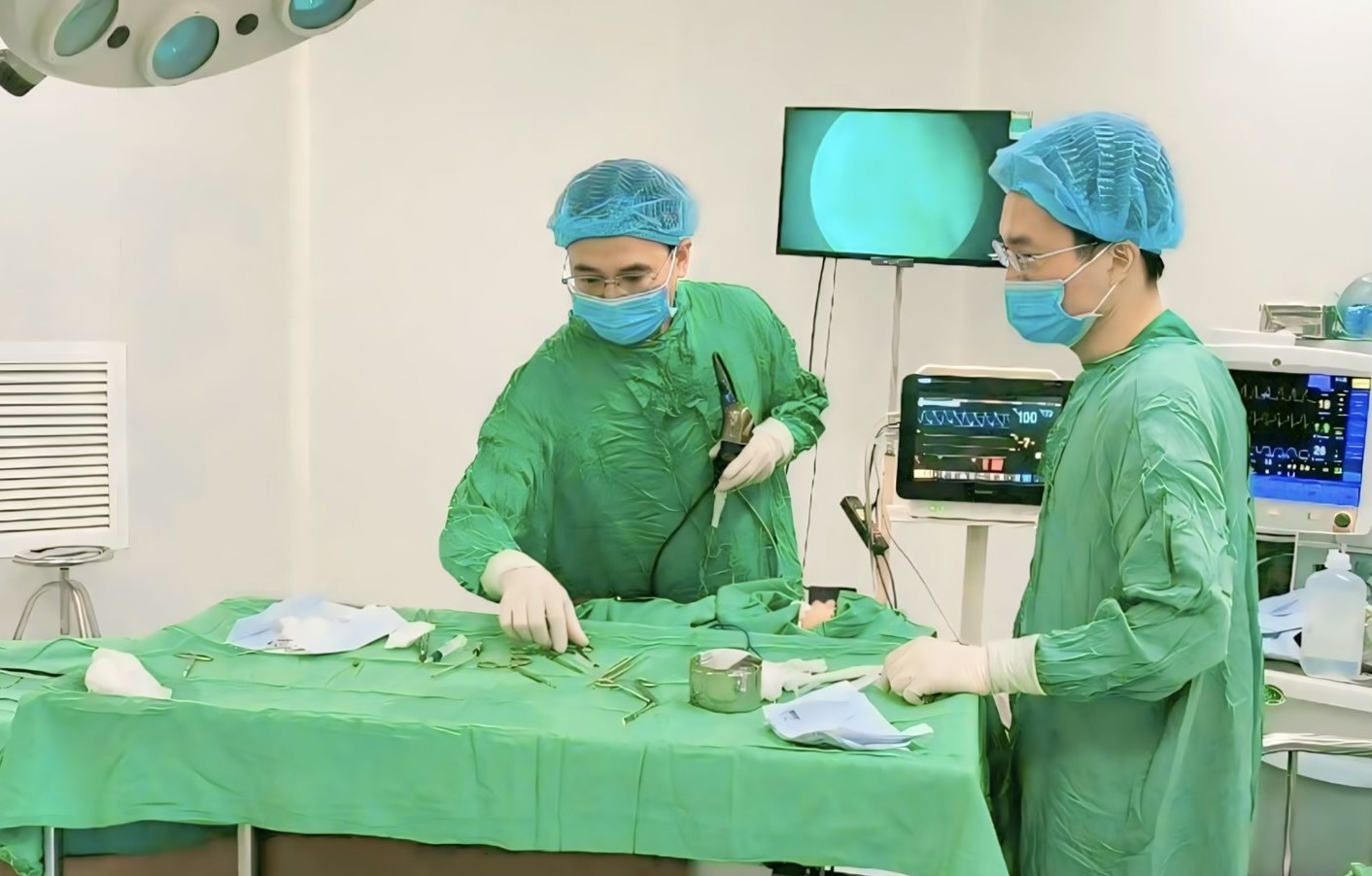 Hi hữu, răng mọc "lạc" l&ecirc;n mũi b&eacute; trai 4 tuổi ở Bắc Giang- Ảnh 1.