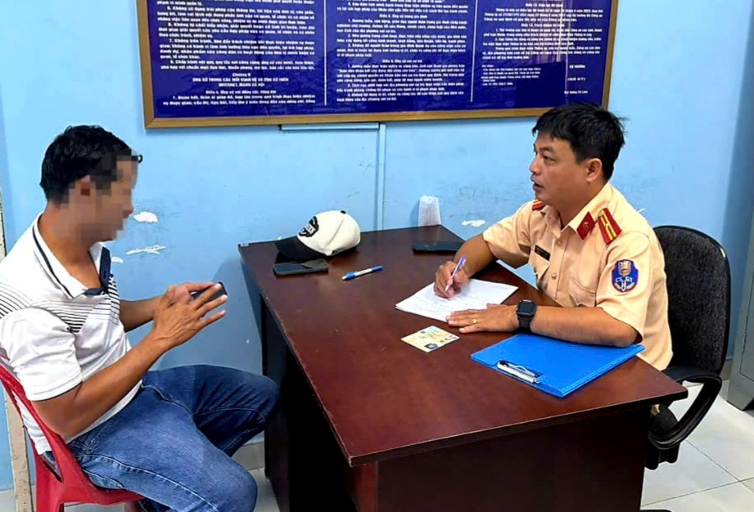 T&agrave;i xế container chạy ngược chiều ở B&igrave;nh Dương sẽ bị phạt bao nhi&ecirc;u?- Ảnh 1.