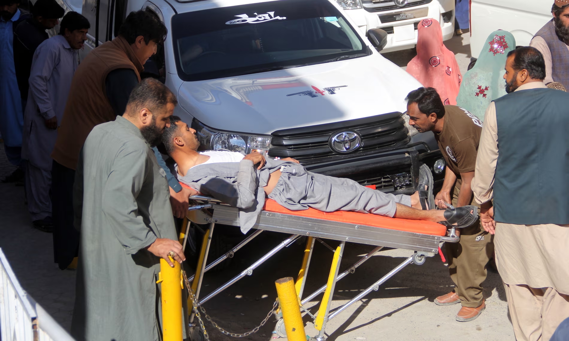 Pakistan: Đ&aacute;nh bom ga t&agrave;u, &iacute;t nhất 24 người thiệt mạng- Ảnh 7.