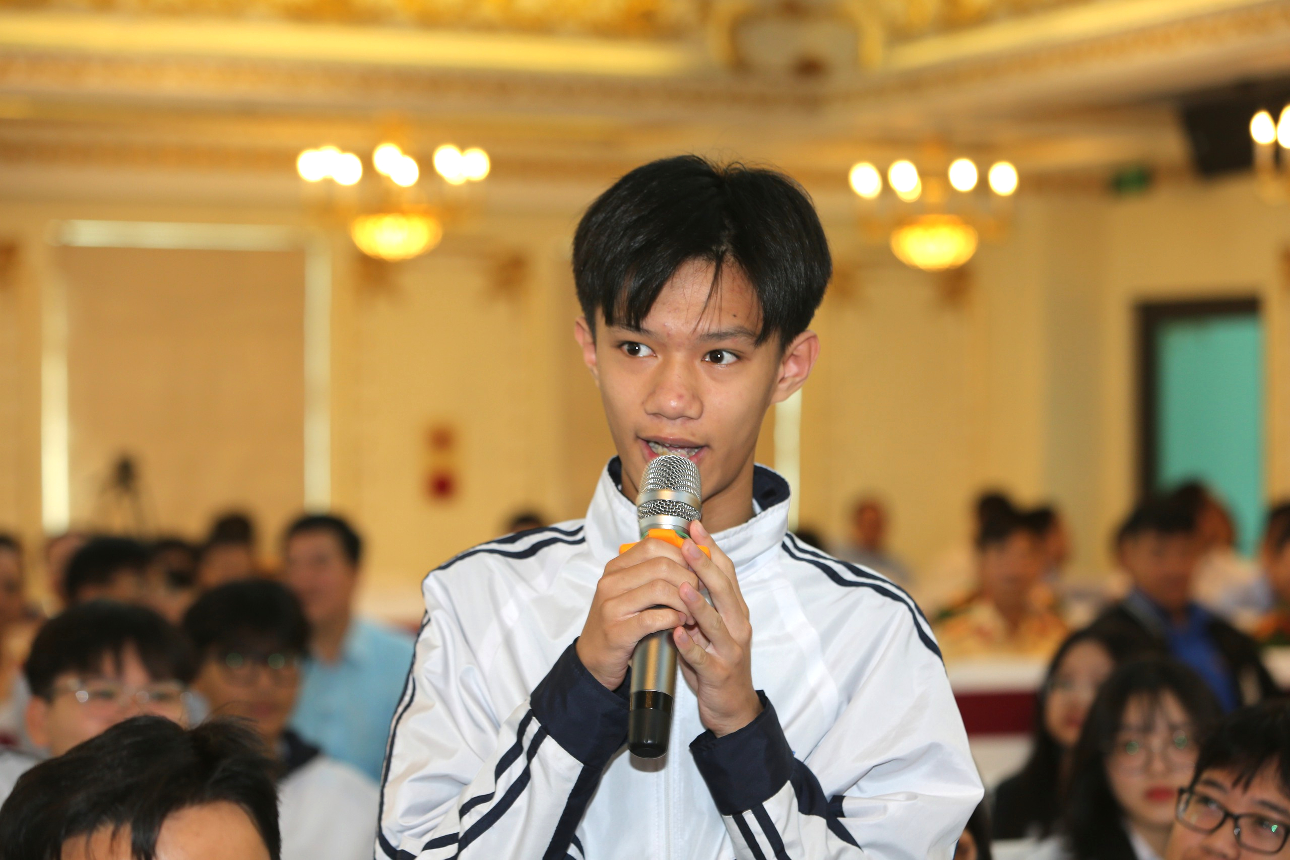 Phụ huynh, học sinh ngỡ ngàng với bản án giao xe máy cho trẻ vị thành niên- Ảnh 4. Phụ huynh, học sinh ngỡ ngàng với bản án giao xe máy cho trẻ vị thành niên- Ảnh 4.