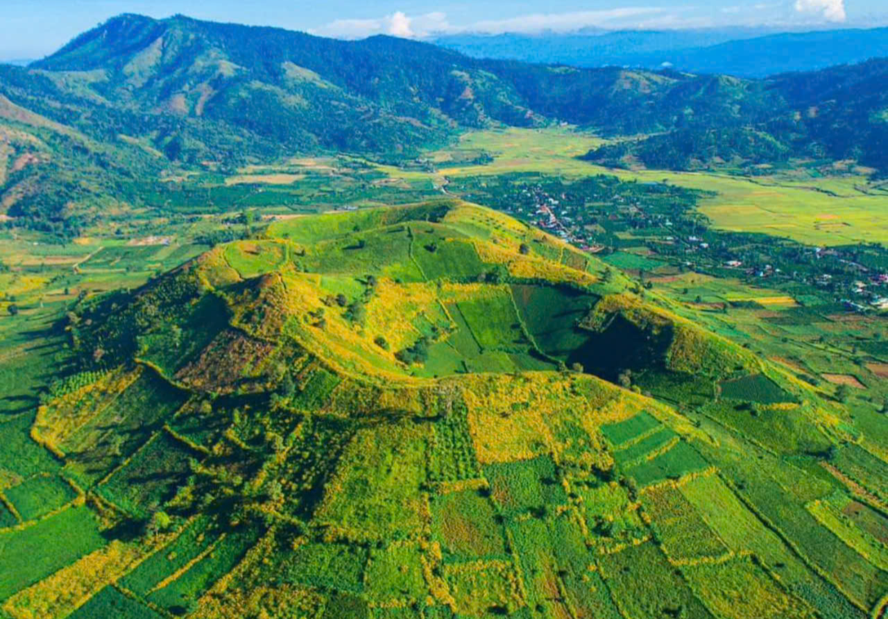 Ngắm khinh kh&iacute; cầu rực rỡ sắc m&agrave;u giữa xứ sở hoa d&atilde; quỳ- Ảnh 1.