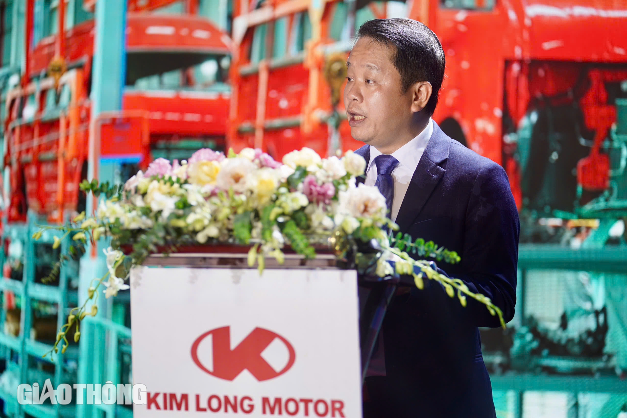Đ&egrave;o Cả đặt h&agrave;ng xe Kimlong ngay khi thương hiệu n&agrave;y khai trương showroom tại TP.HCM- Ảnh 2.