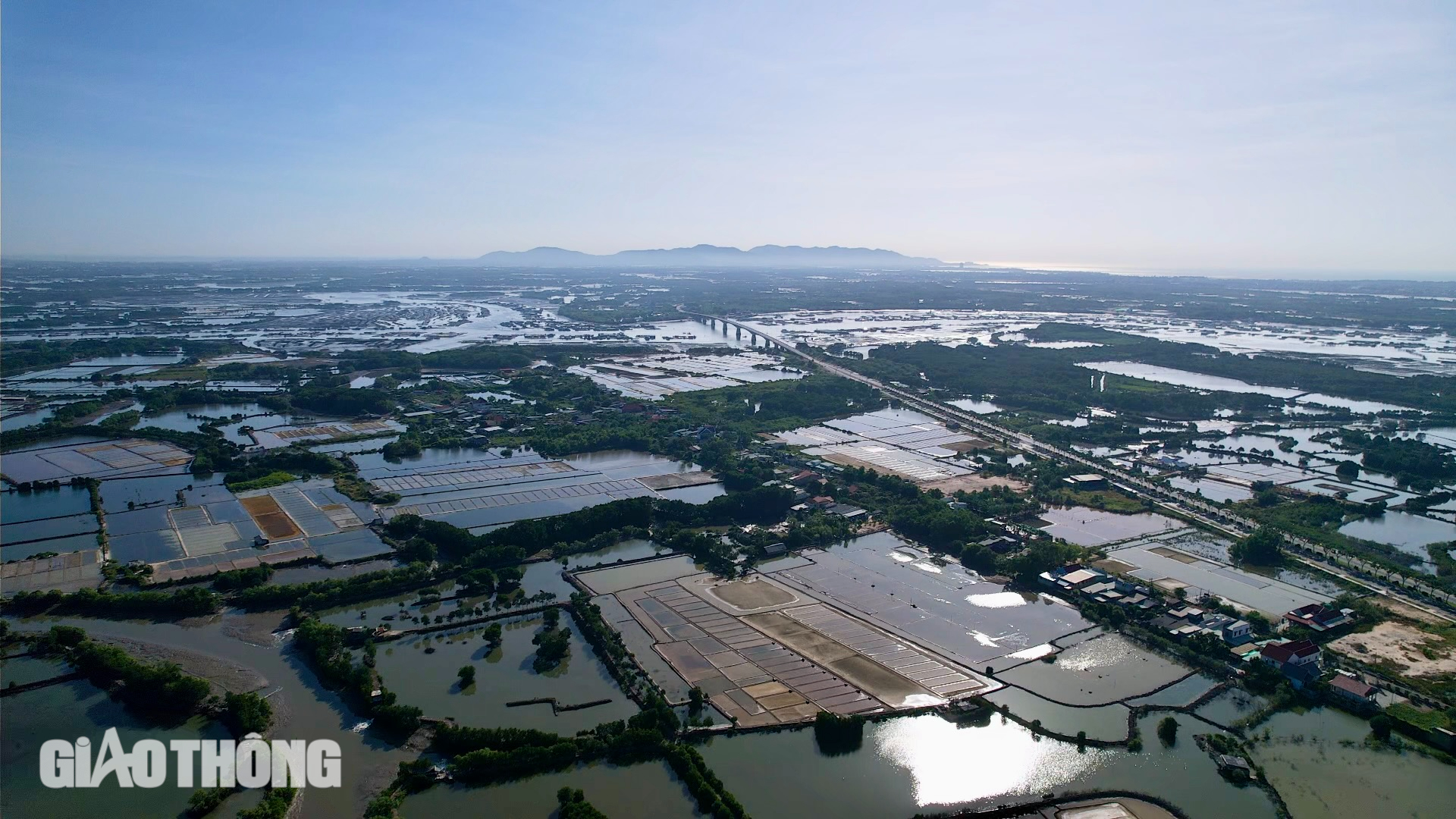 Ba cầu lớn và những cung đường thúc đẩy phát triển kinh tế, du lịch xã đảo Long Sơn - Ảnh 6. Ba cầu lớn và những cung đường thúc đẩy phát triển kinh tế, du lịch xã đảo Long Sơn - Ảnh 6.