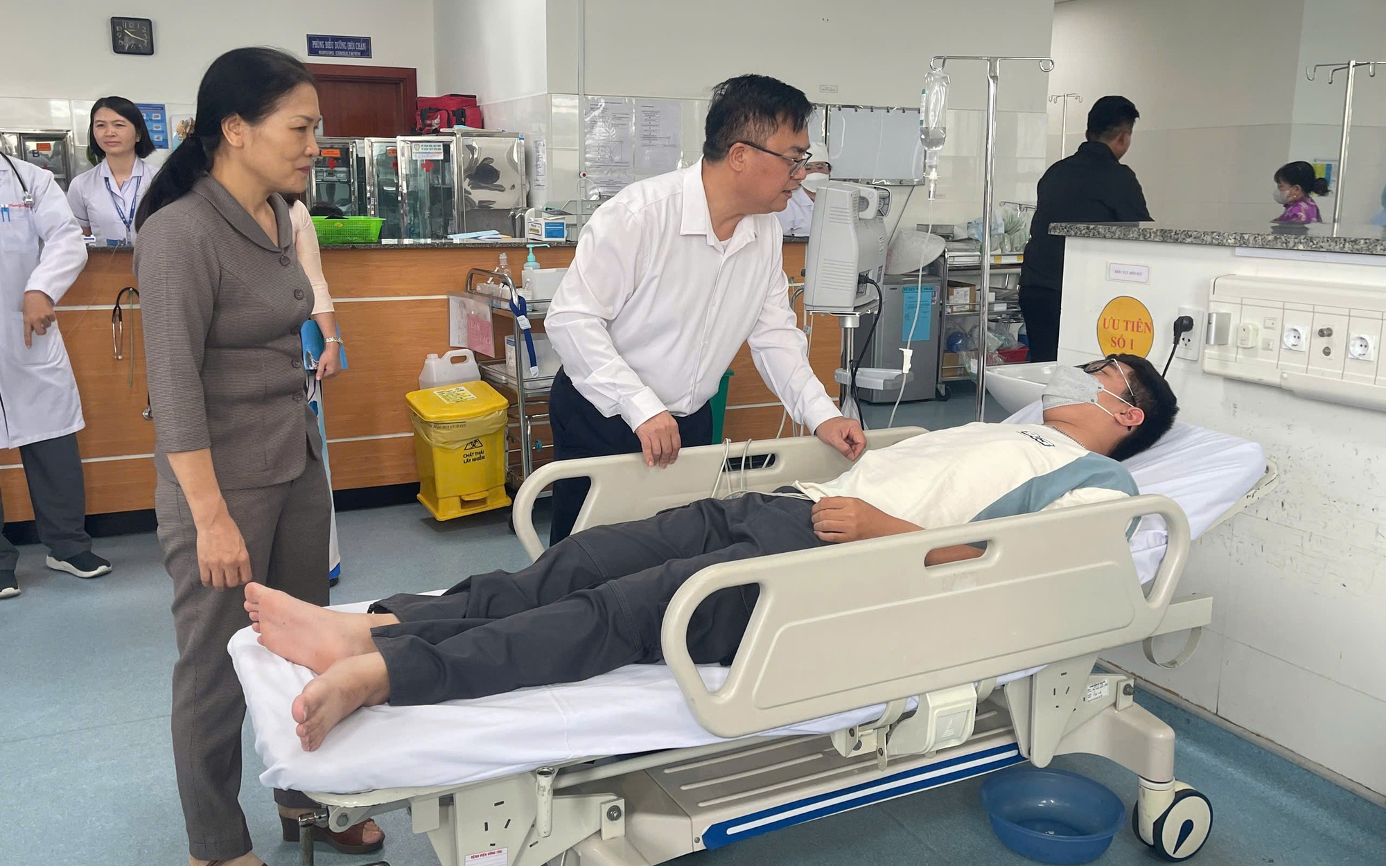 Đ&atilde; c&oacute; kết quả mẫu bệnh phẩm từ tiệm b&aacute;nh m&igrave;, c&ograve;n 100 bệnh nh&acirc;n chưa xuất viện