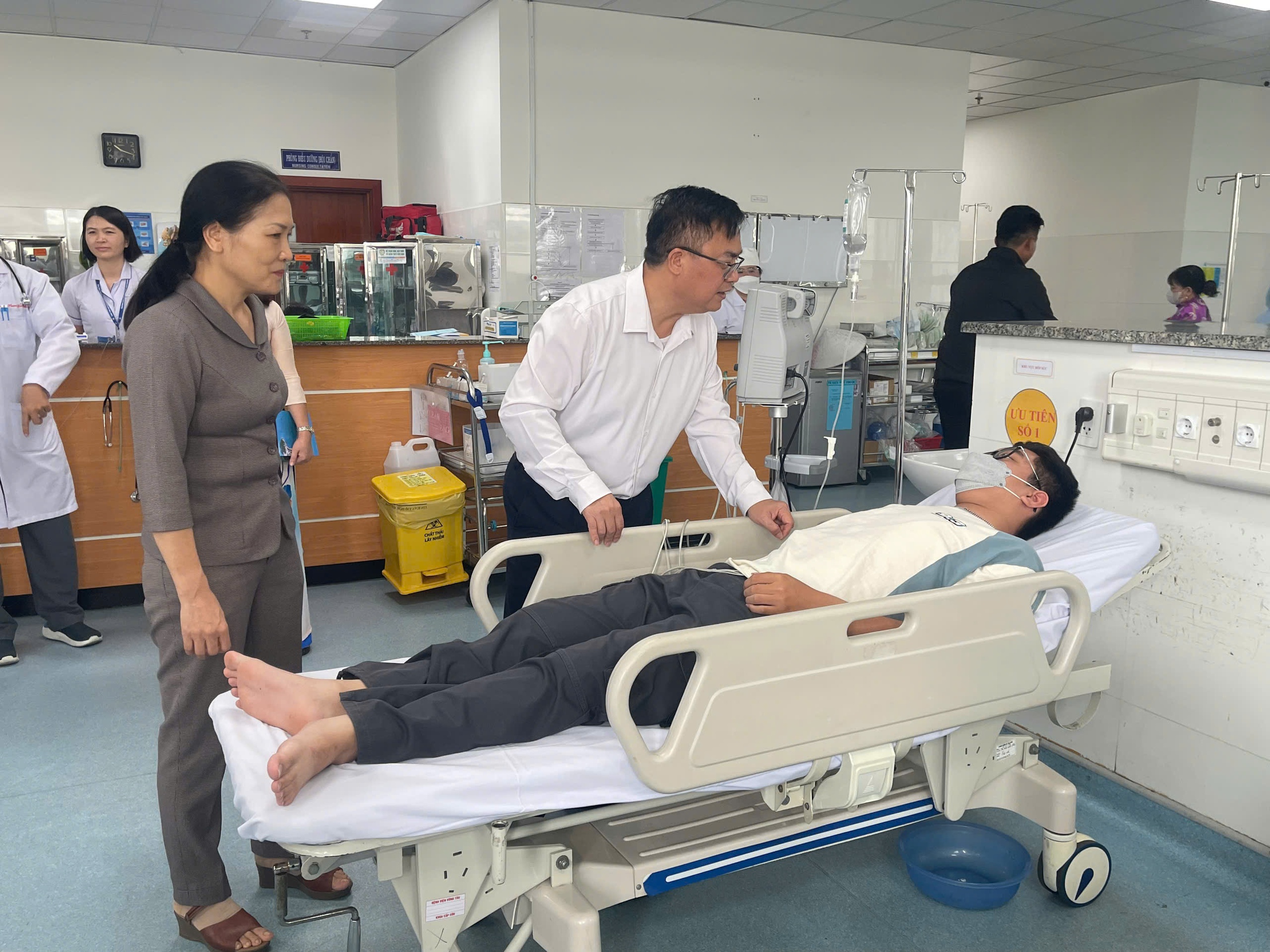 Đ&atilde; c&oacute; kết quả mẫu bệnh phẩm từ tiệm b&aacute;nh m&igrave;, c&ograve;n 100 bệnh nh&acirc;n chưa xuất viện- Ảnh 1.