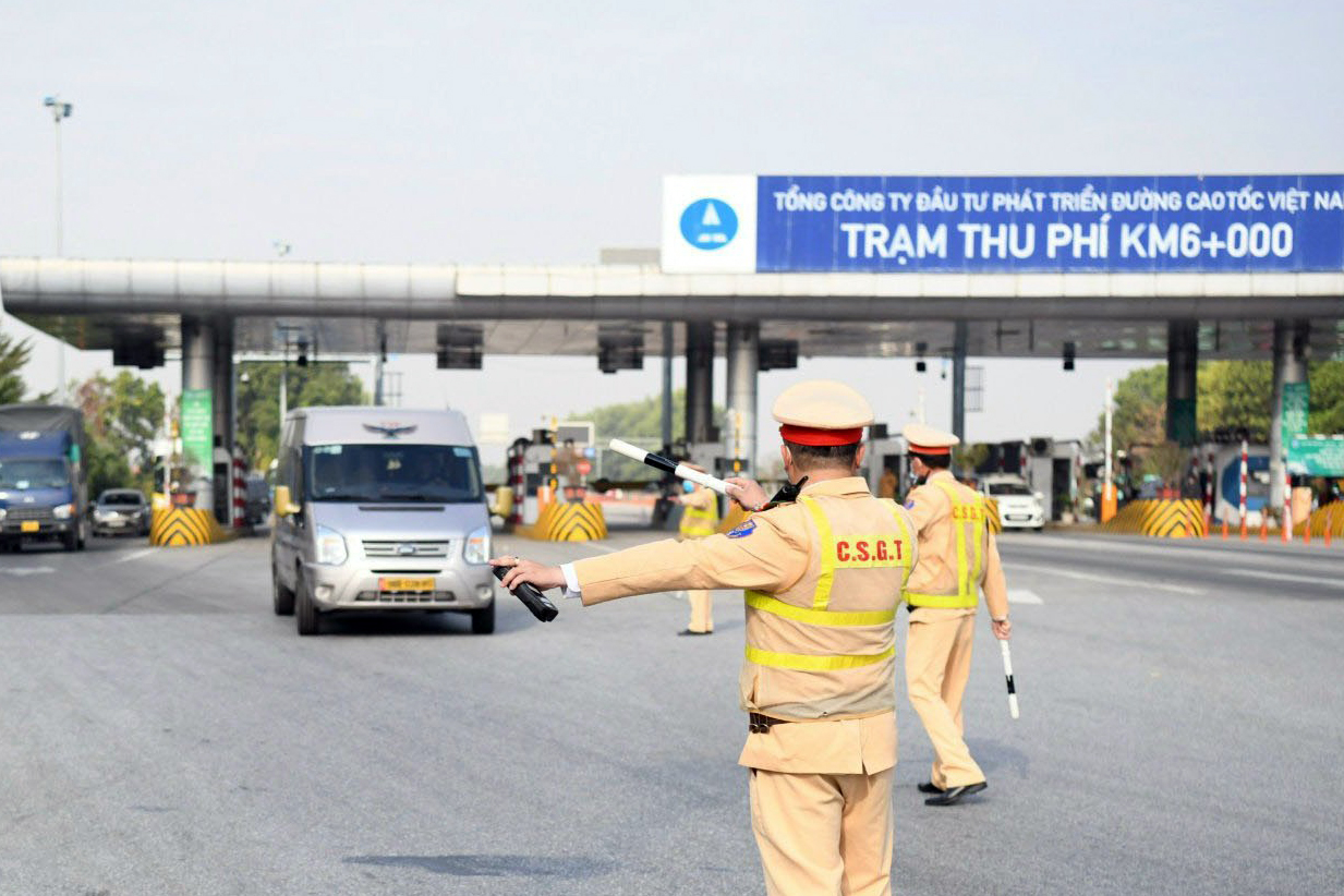 Nhiều lúc xe đi chậm, vì sao vẫn xảy ra tai nạn "dồn toa" trên cao tốc?- Ảnh 4. Nhiều lúc xe đi chậm, vì sao vẫn xảy ra tai nạn "dồn toa" trên cao tốc?- Ảnh 4.