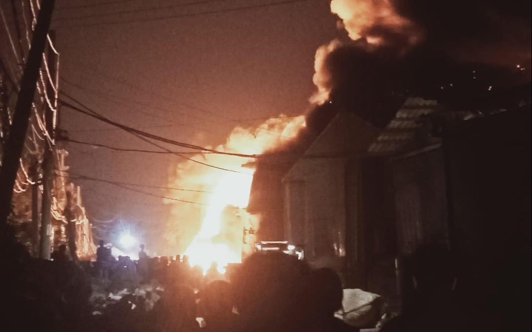 Hưng Y&ecirc;n: Lửa rực trời, nhiều nh&agrave; xưởng bị ch&aacute;y lan