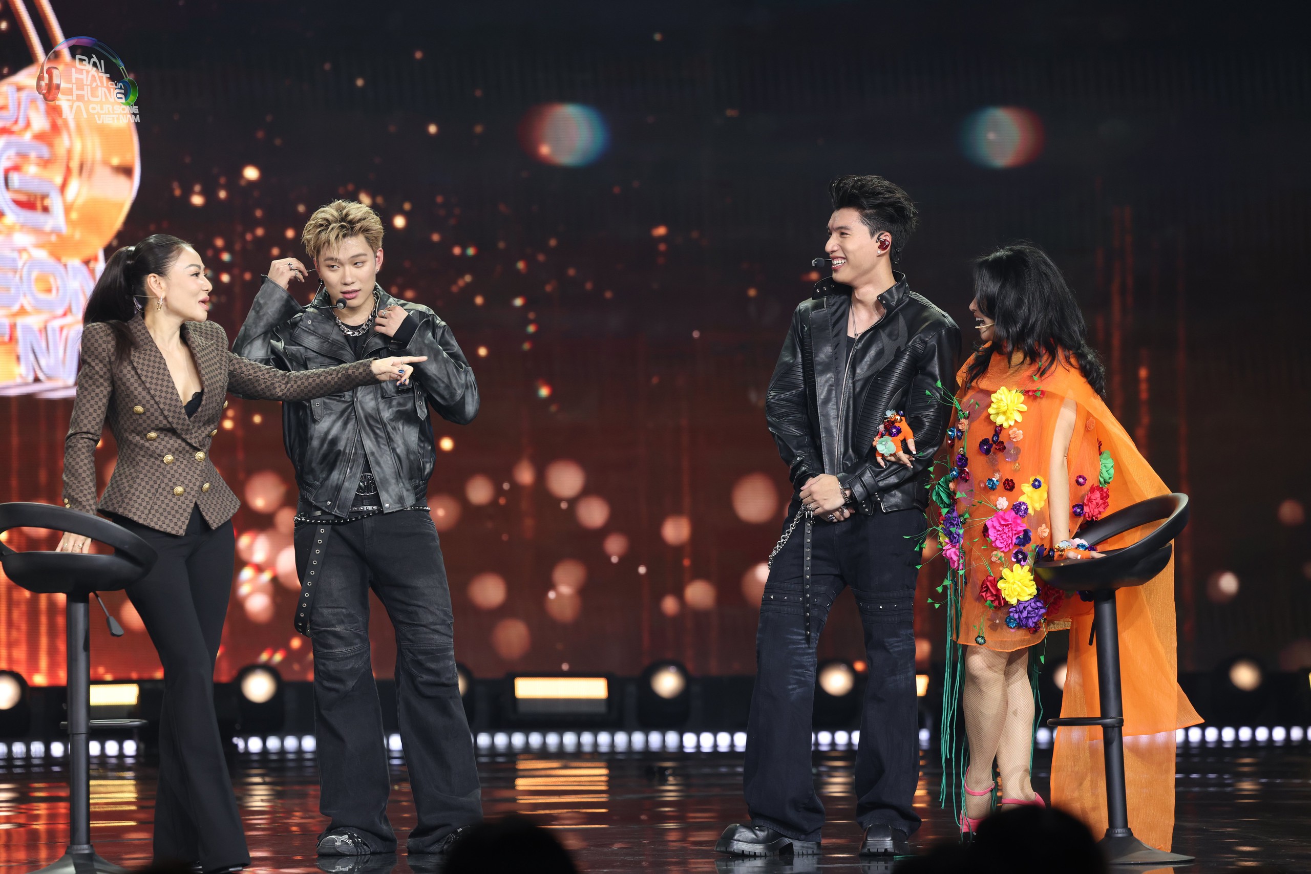 Vũ Thảo My bật kh&oacute;c khi c&ugrave;ng Thu Minh gi&agrave;nh giải qu&aacute;n qu&acirc;n Our song Vietnam- Ảnh 2.