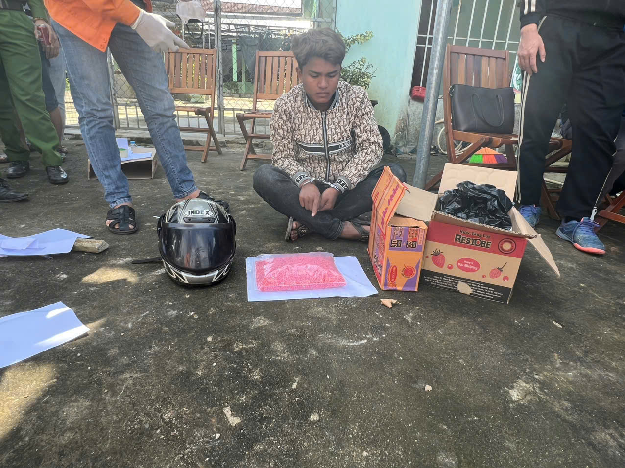 Bắt thanh ni&ecirc;n người L&agrave;o vận chuyển 18.000 vi&ecirc;n ma t&uacute;y xuy&ecirc;n bi&ecirc;n giới- Ảnh 1.